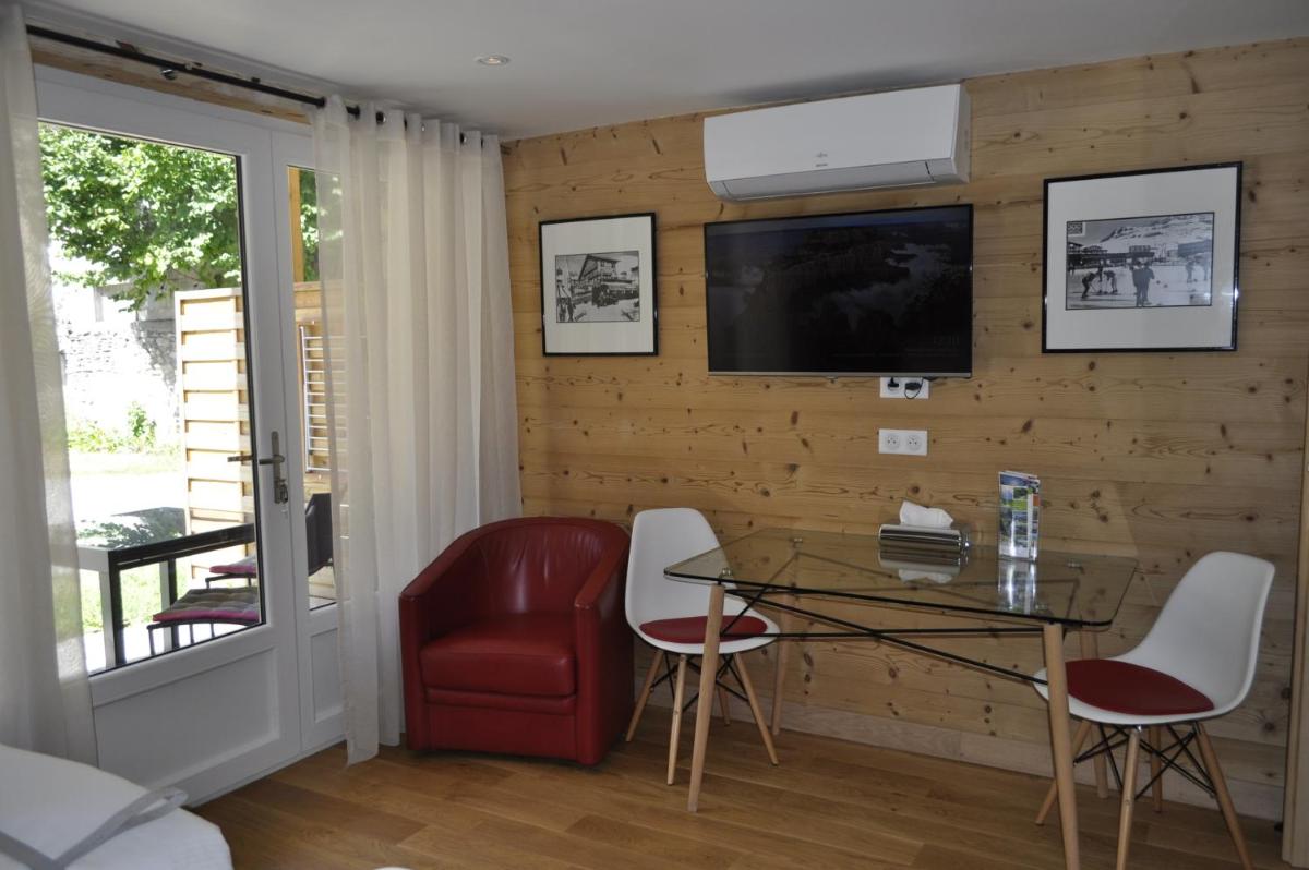Chalet la Cachette Cyclists & Skiers view 4
