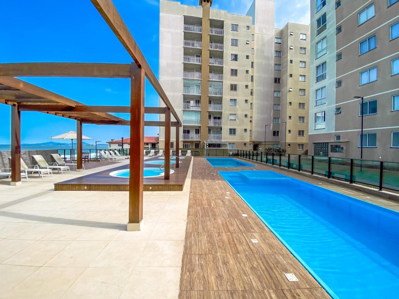 Resort em Barra velha, pé na areia e vista mar
