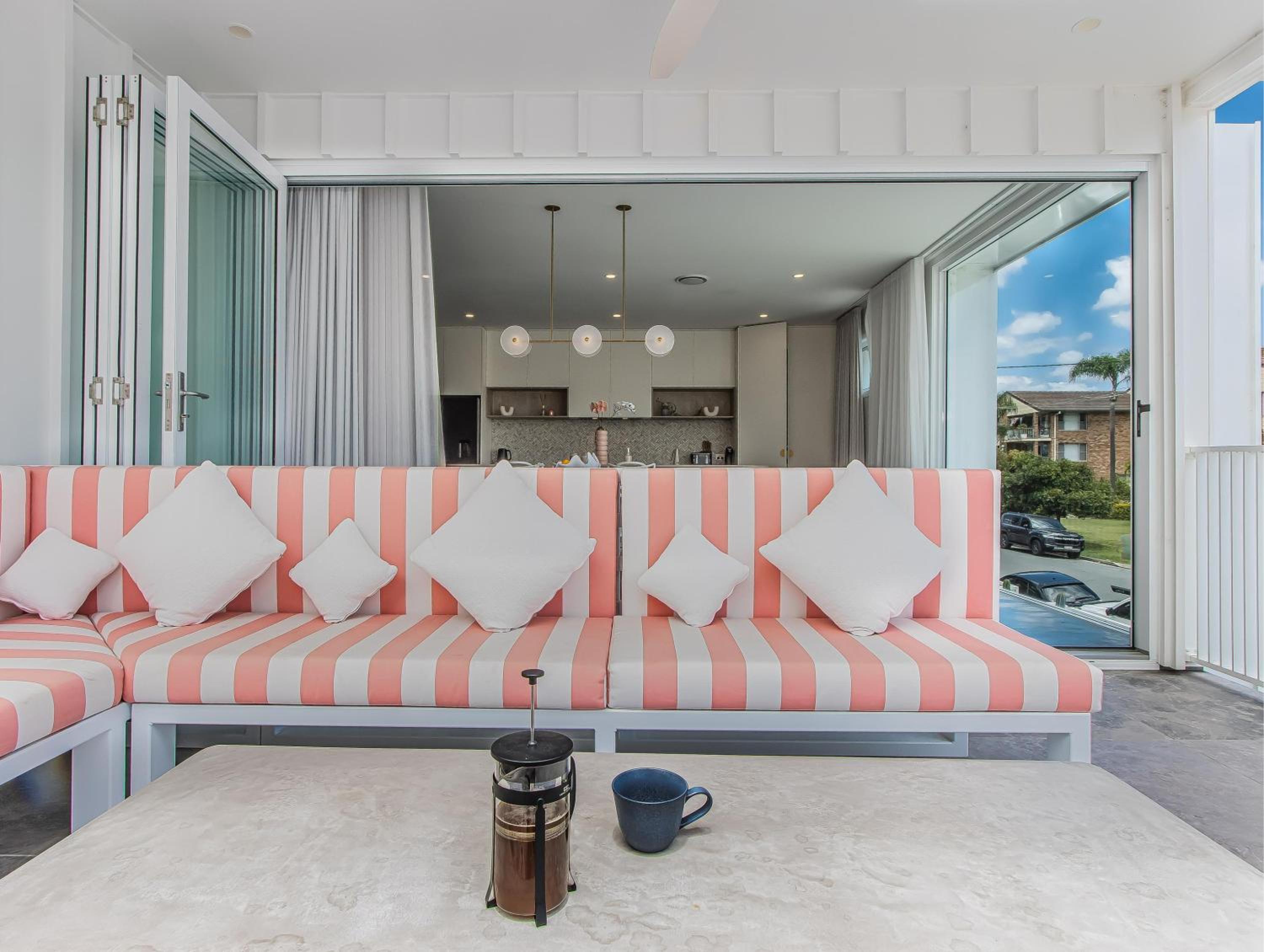 Palm Paradise: Luxury Villa Escape by the Beach