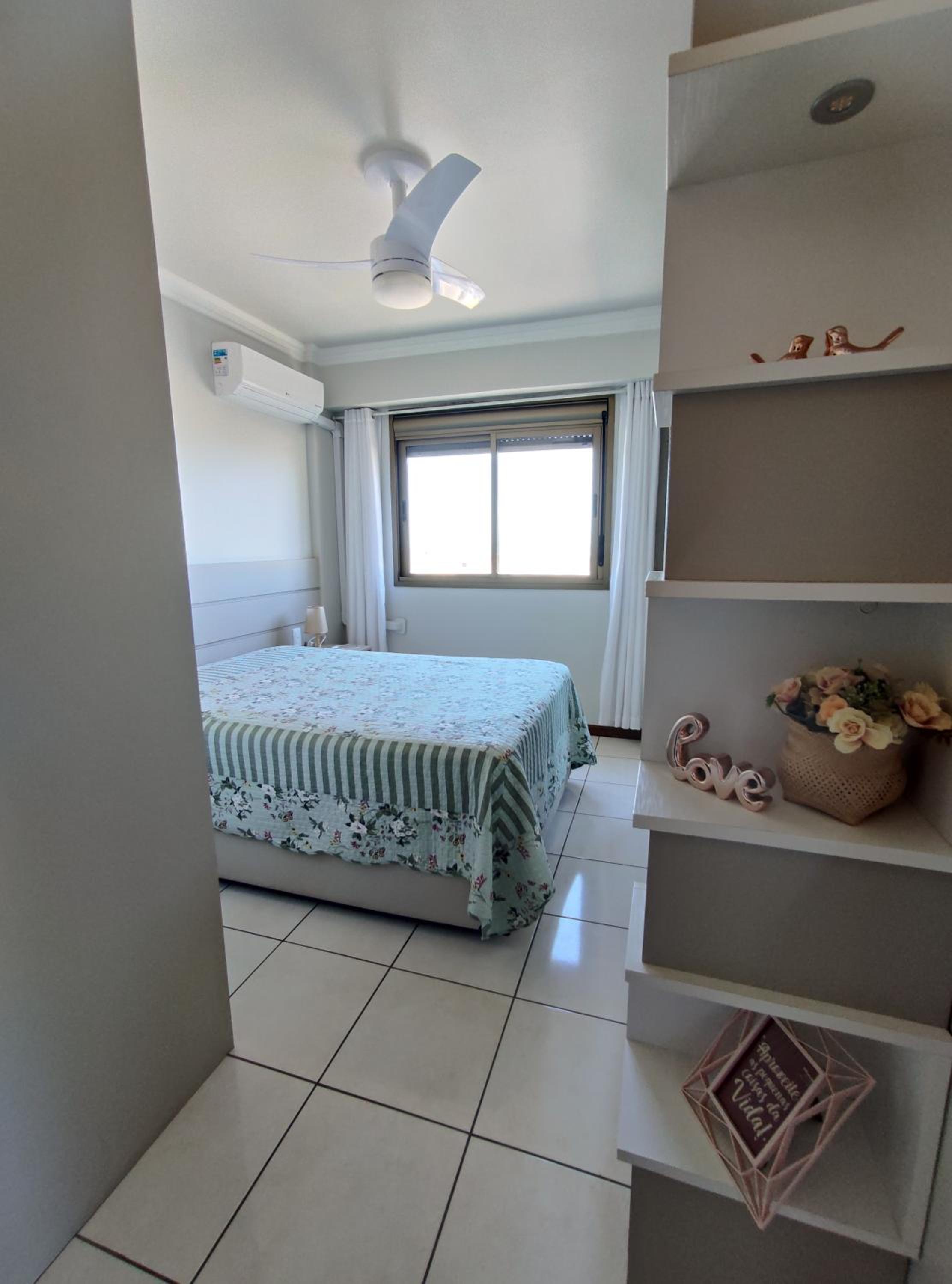 Apto 2 dorm com vista para o mar