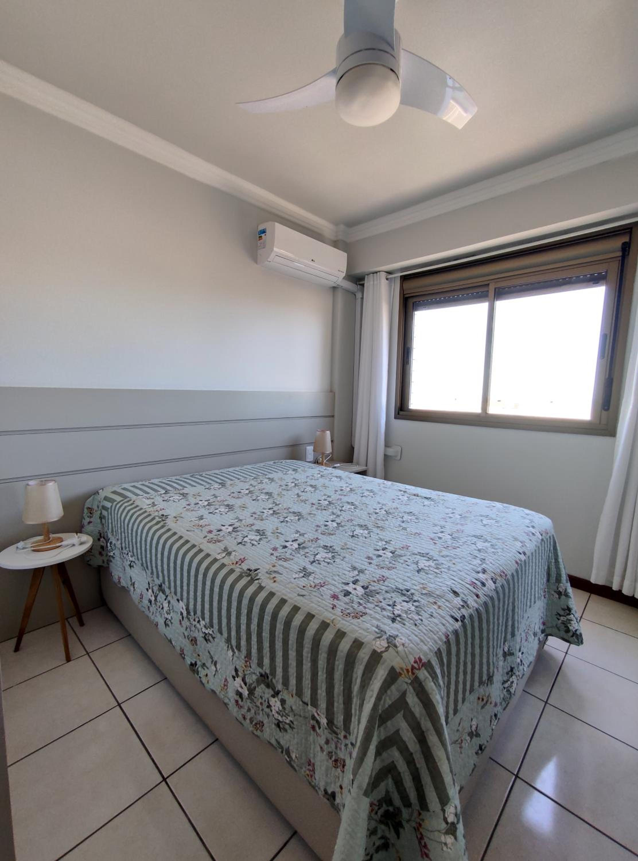 Apto 2 dorm com vista para o mar