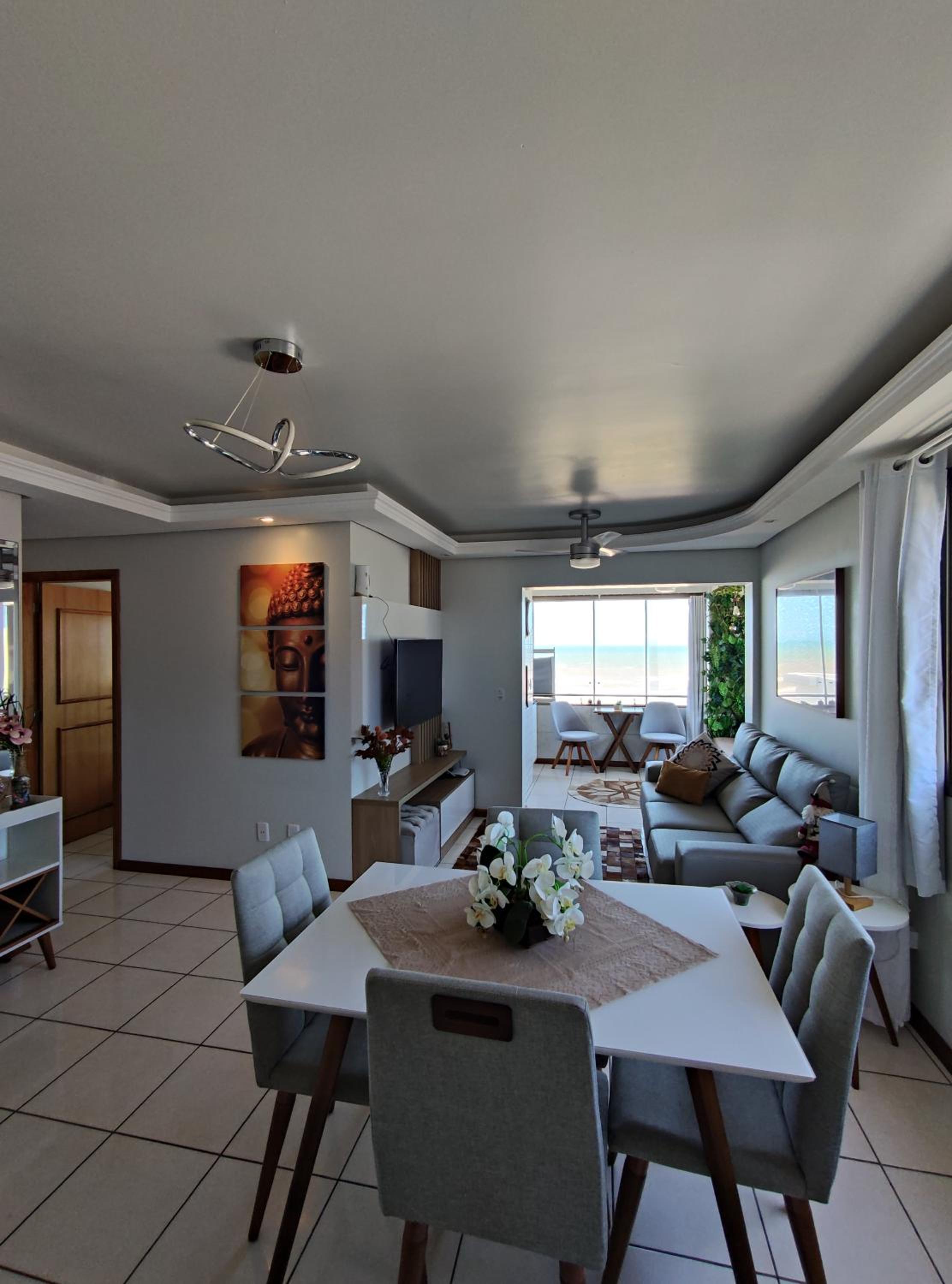 Apto 2 dorm com vista para o mar