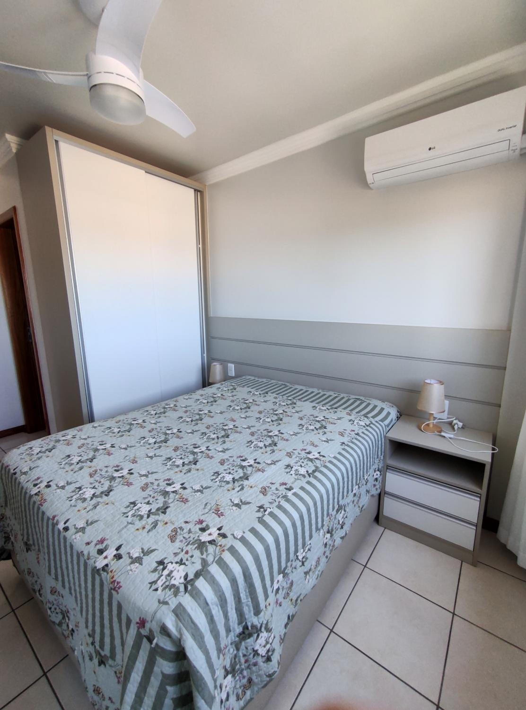 Apto 2 dorm com vista para o mar