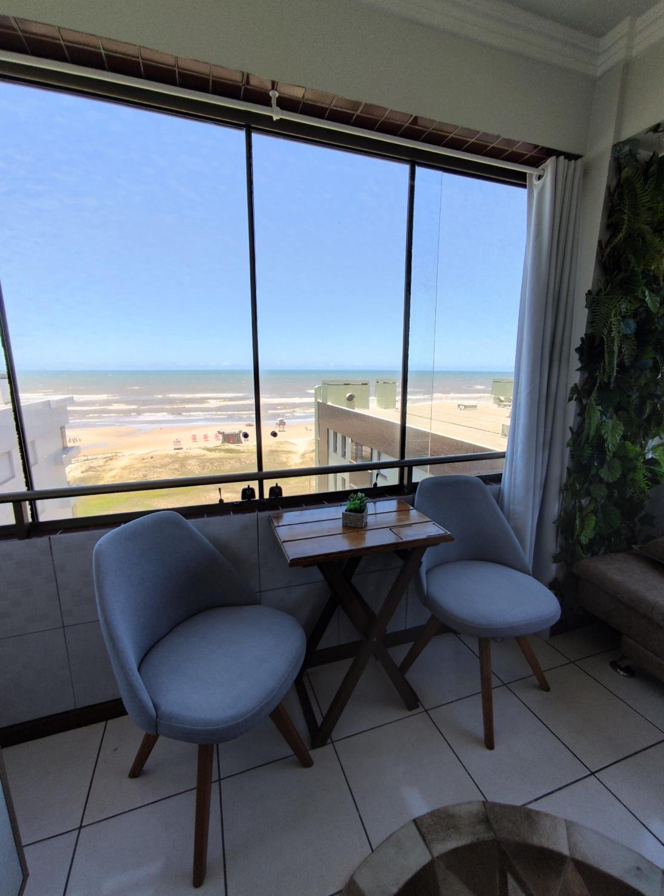 Apto 2 dorm com vista para o mar