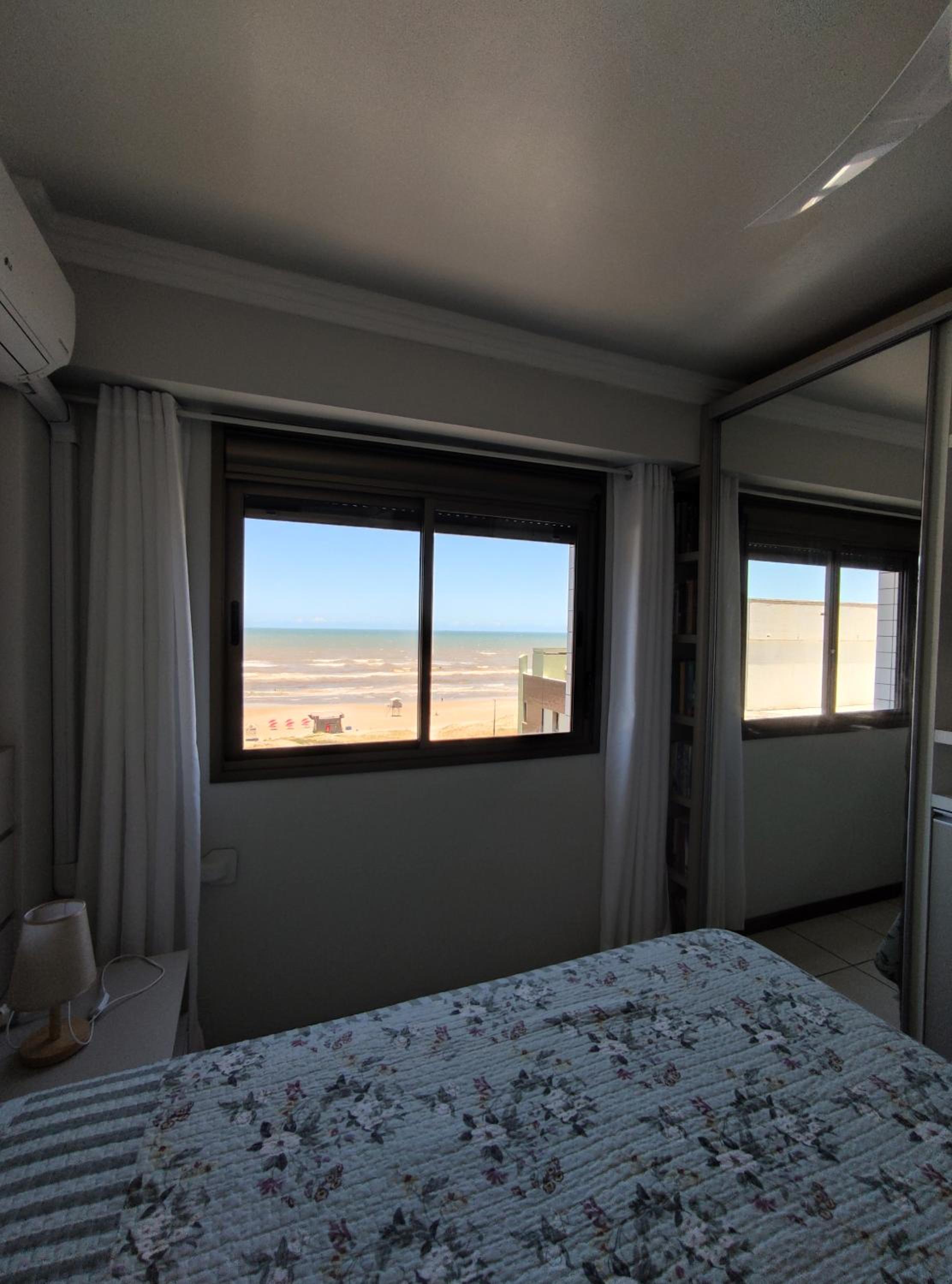 Apto 2 dorm com vista para o mar