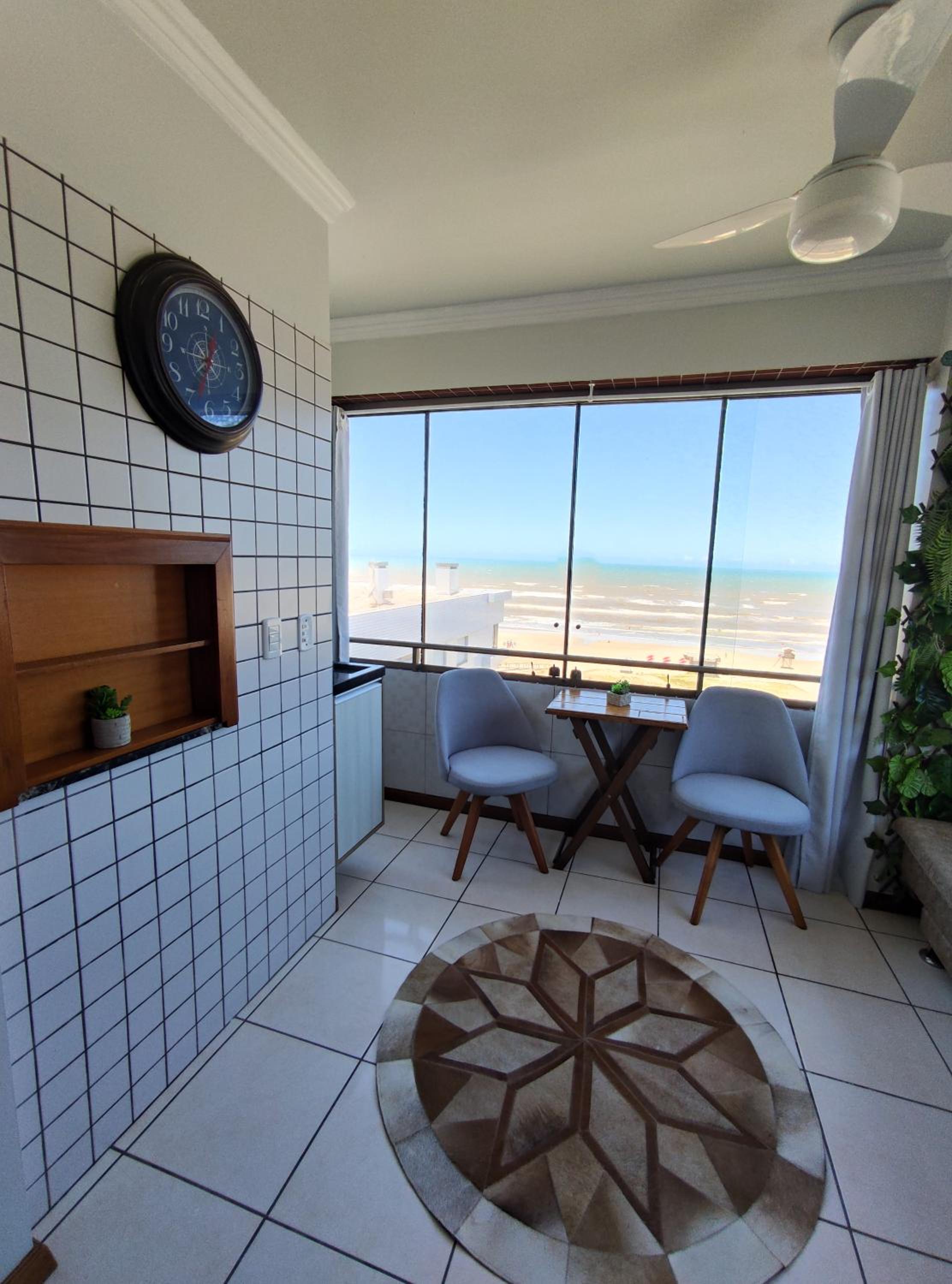 Apto 2 dorm com vista para o mar