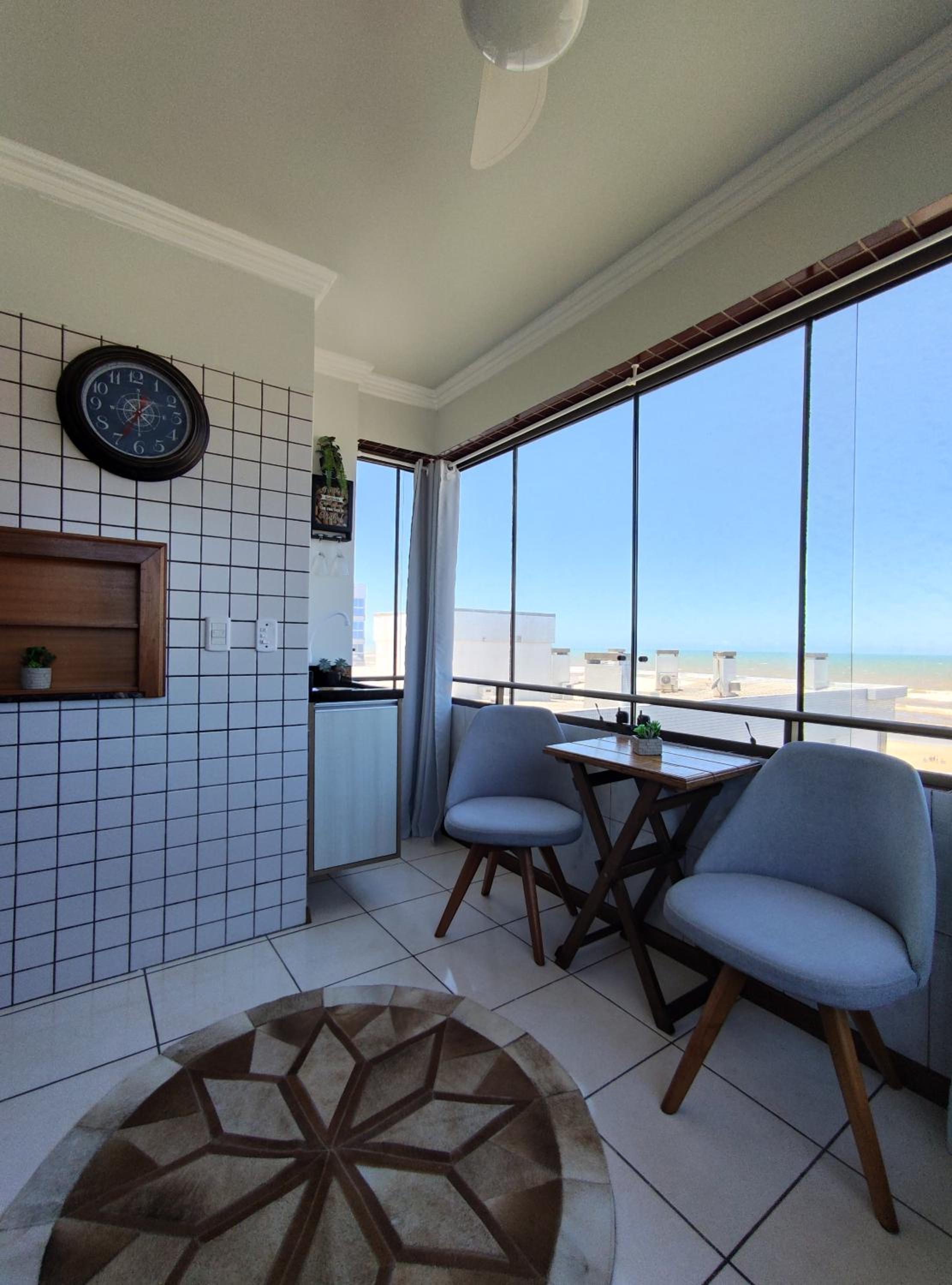 Apto 2 dorm com vista para o mar