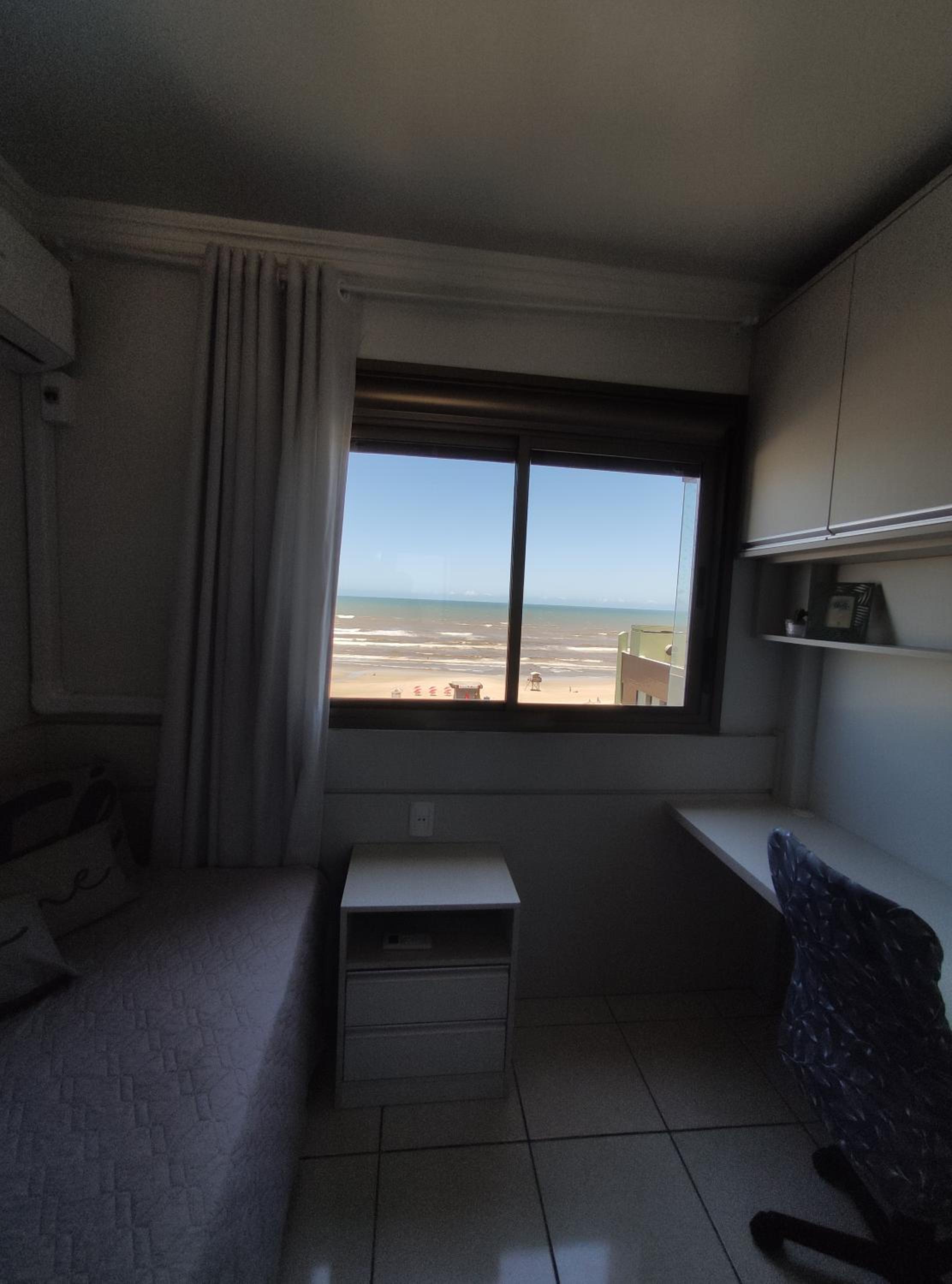 Apto 2 dorm com vista para o mar