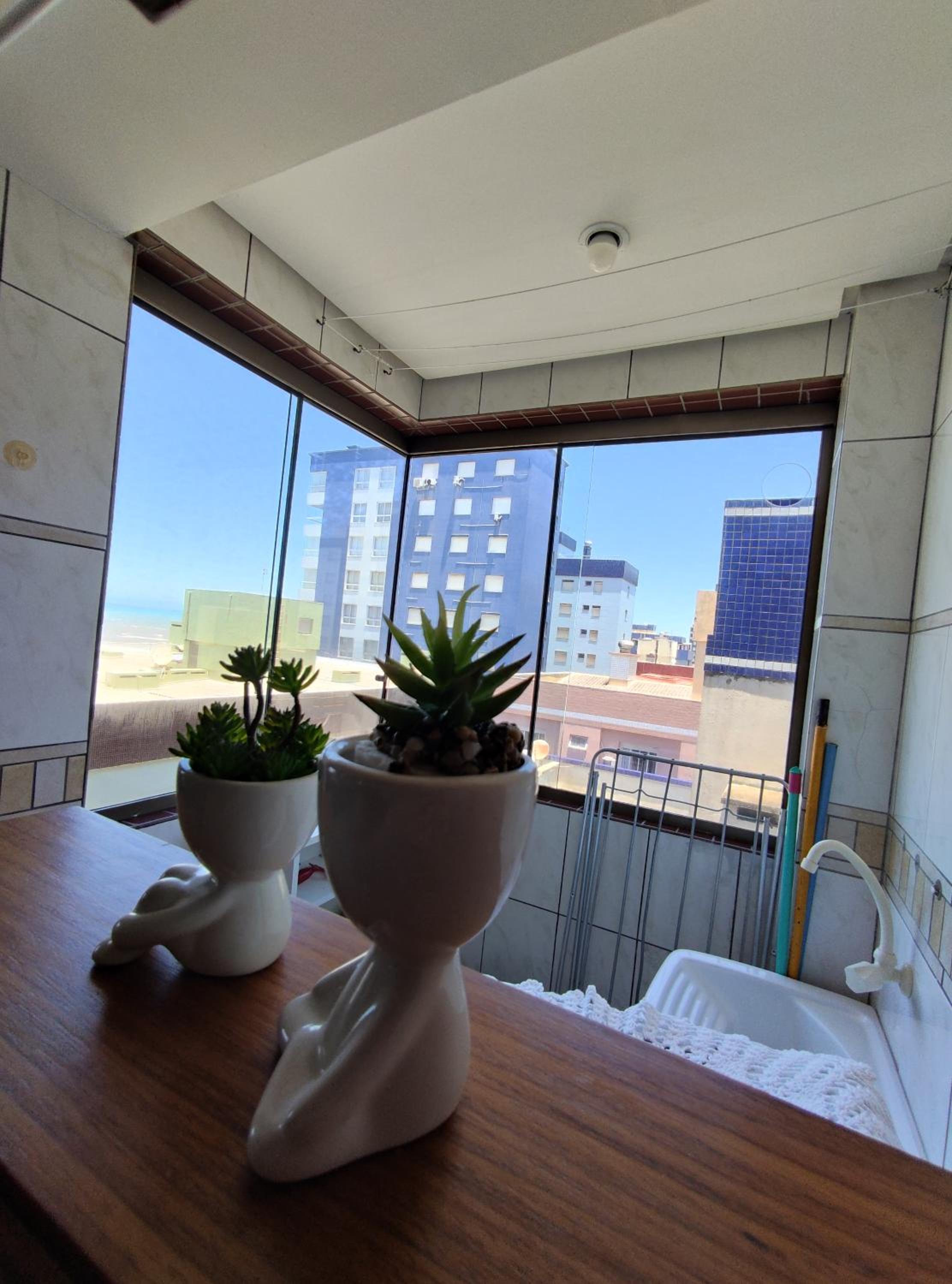 Apto 2 dorm com vista para o mar