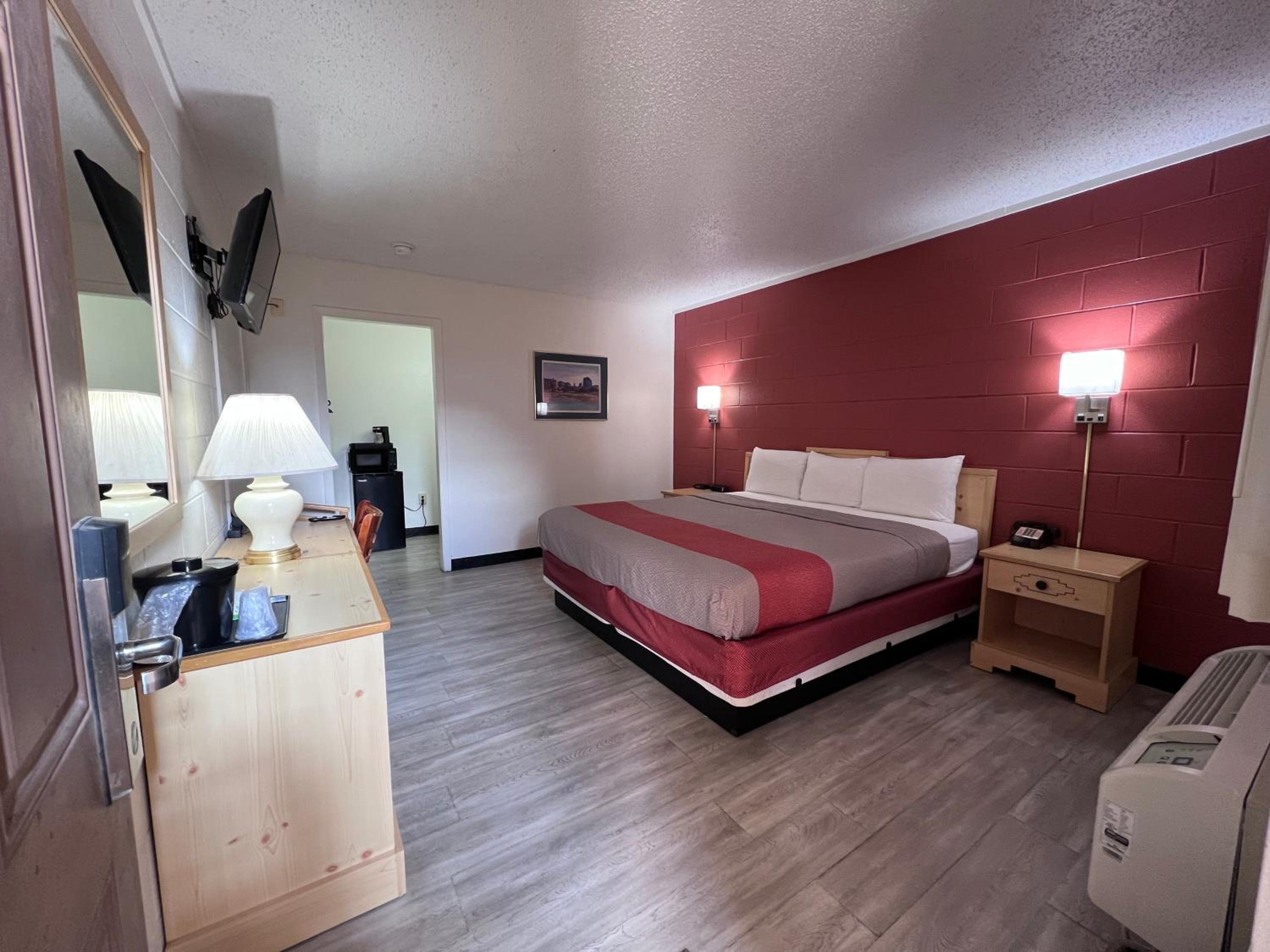 Dodge City Vacations - Regency Inn - Property Image 4