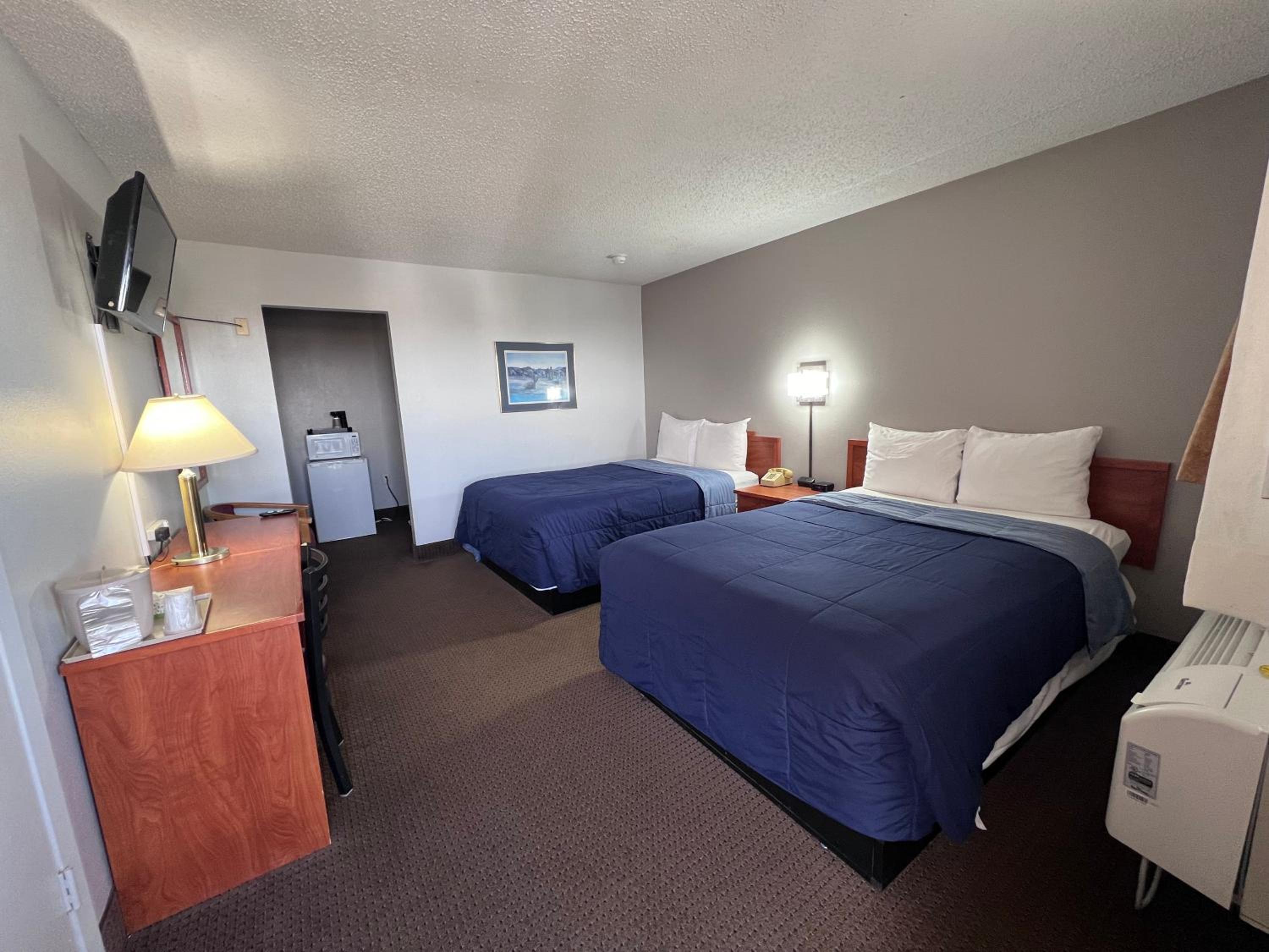 Dodge City Vacations - Regency Inn - Property Image 1