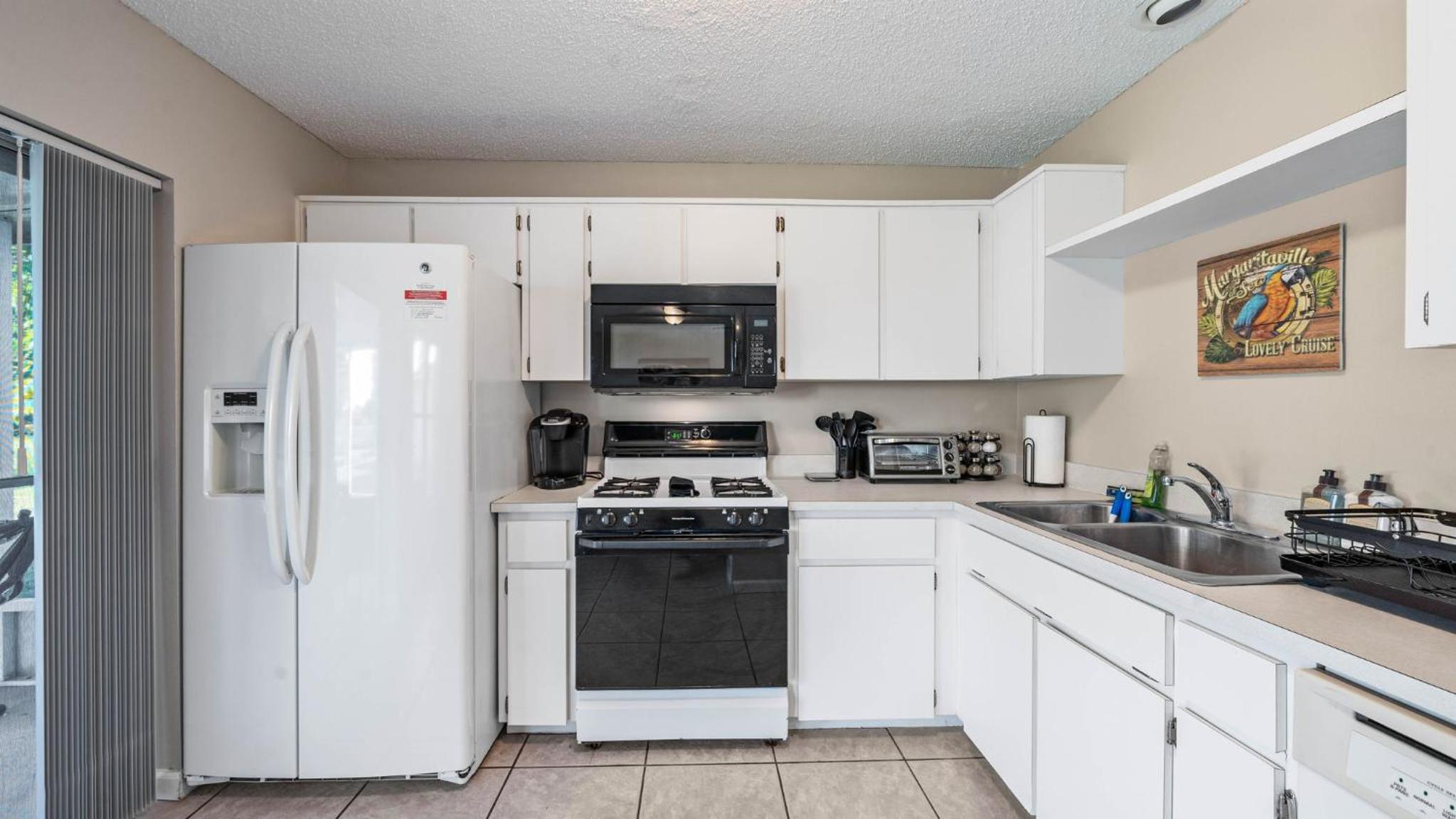 Brandon Central Location 4BR Lake Oasis