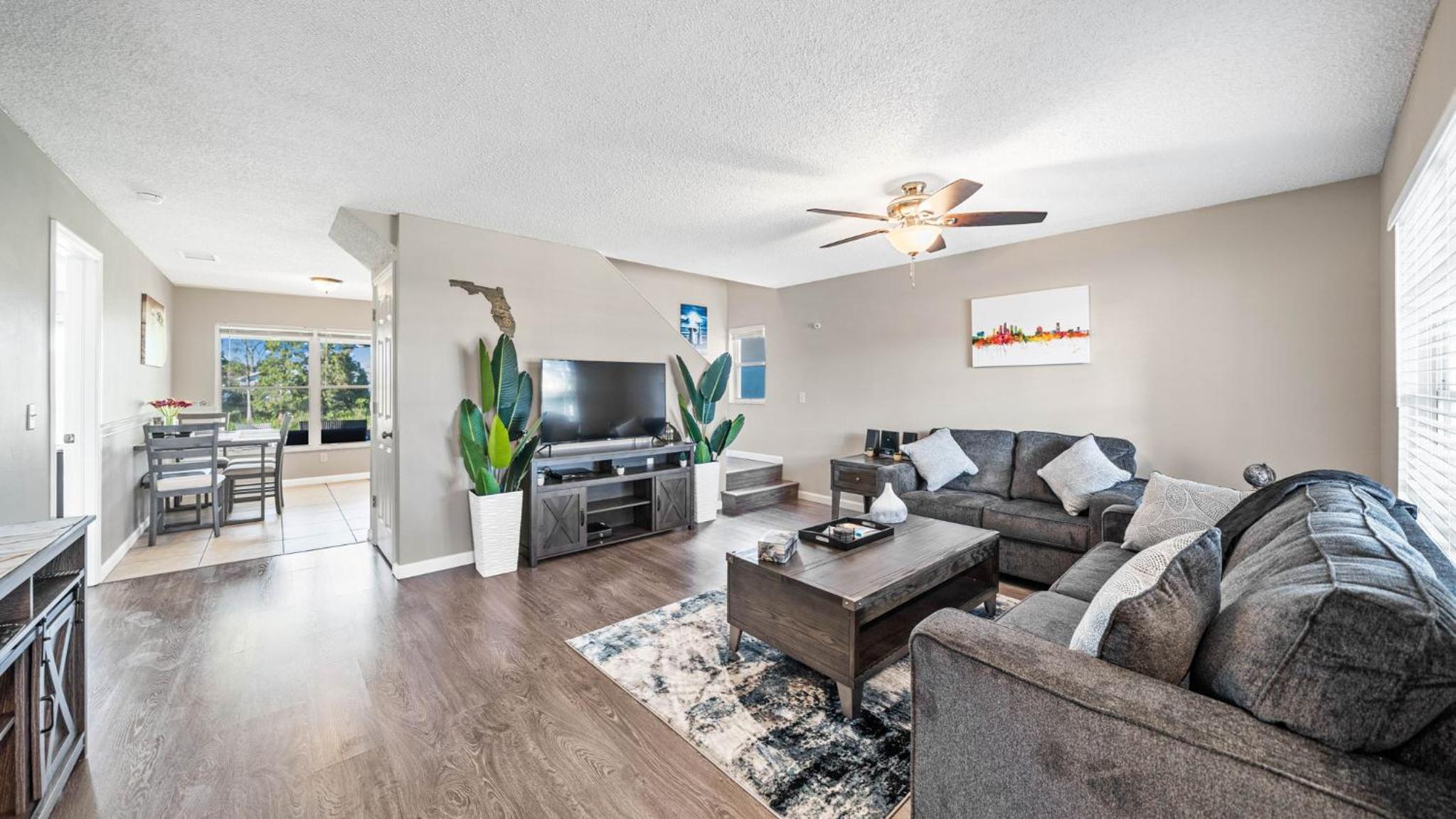 Brandon Central Location 4BR Lake Oasis