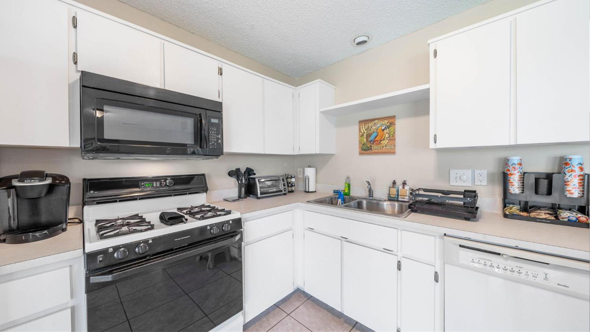 Brandon Central Location 4BR Lake Oasis