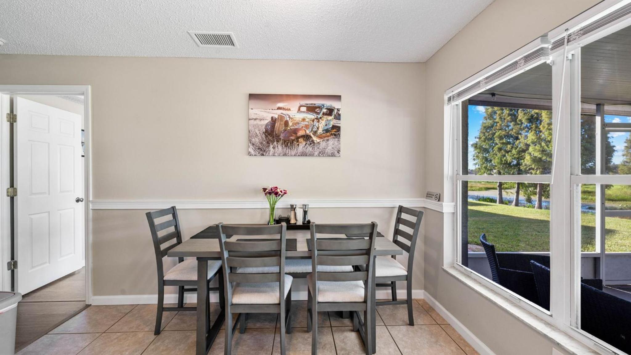 Brandon Central Location 4BR Lake Oasis