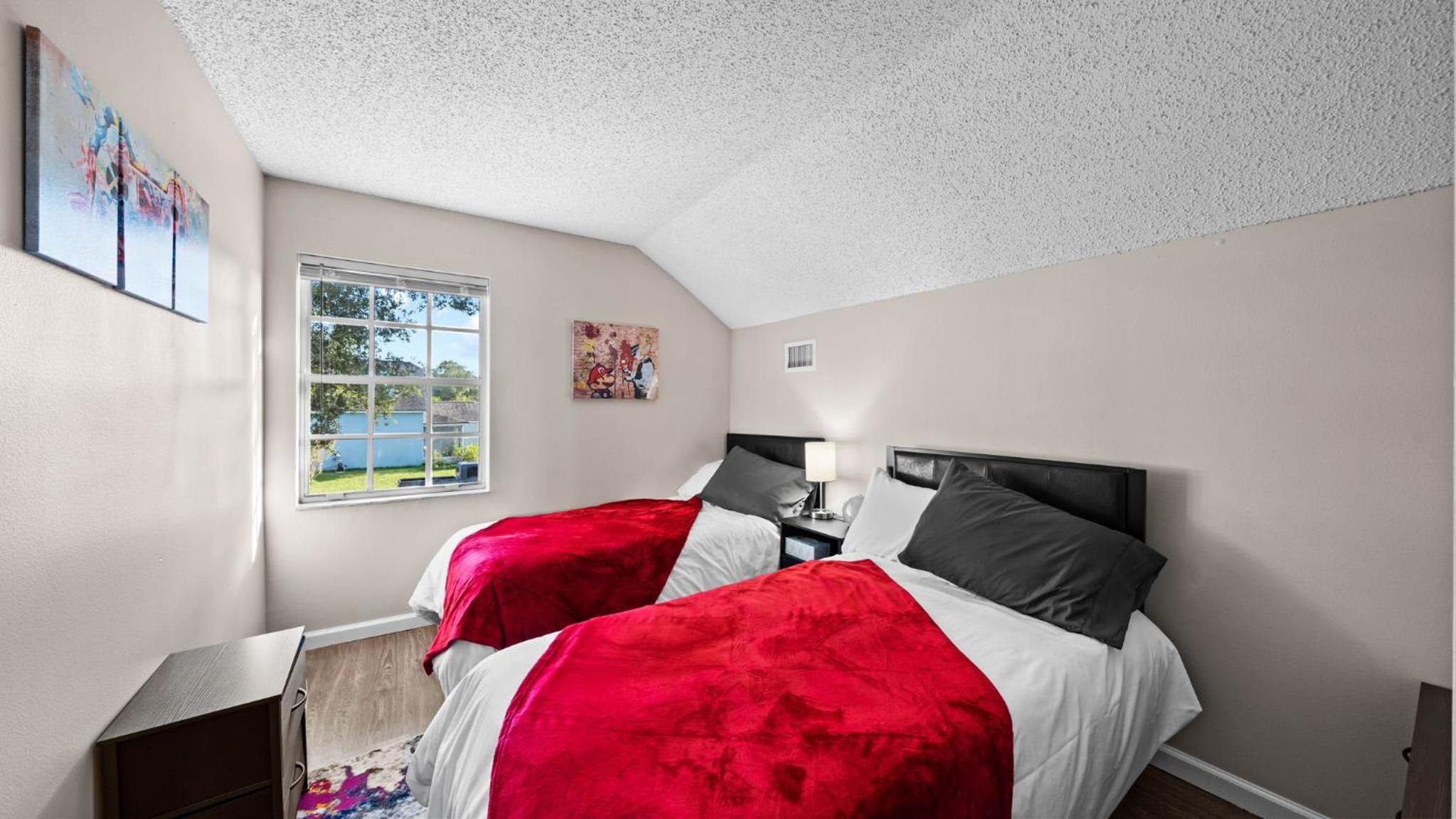 Brandon Central Location 4BR Lake Oasis