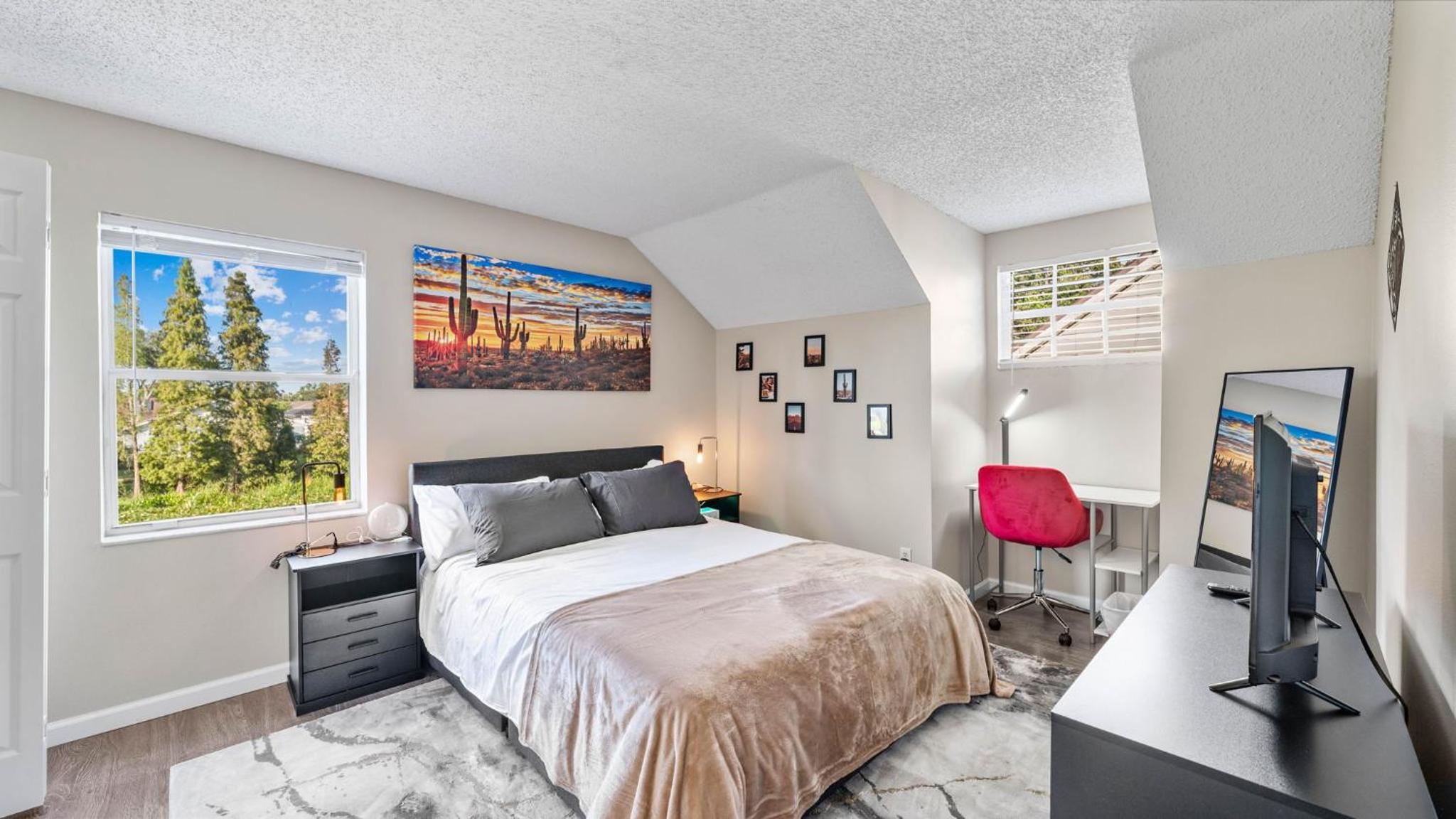 Brandon Central Location 4BR Lake Oasis