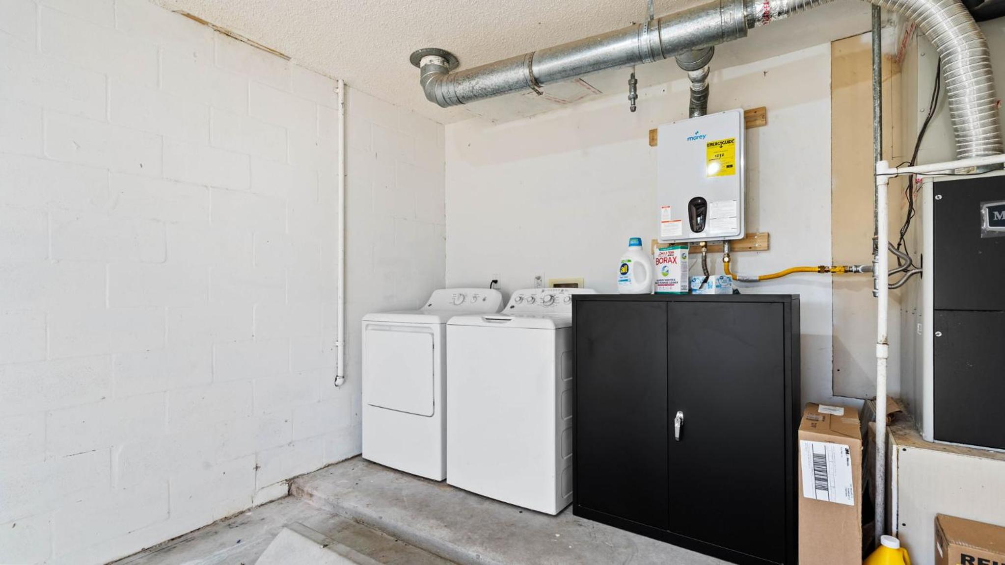 Brandon Central Location 4BR Lake Oasis