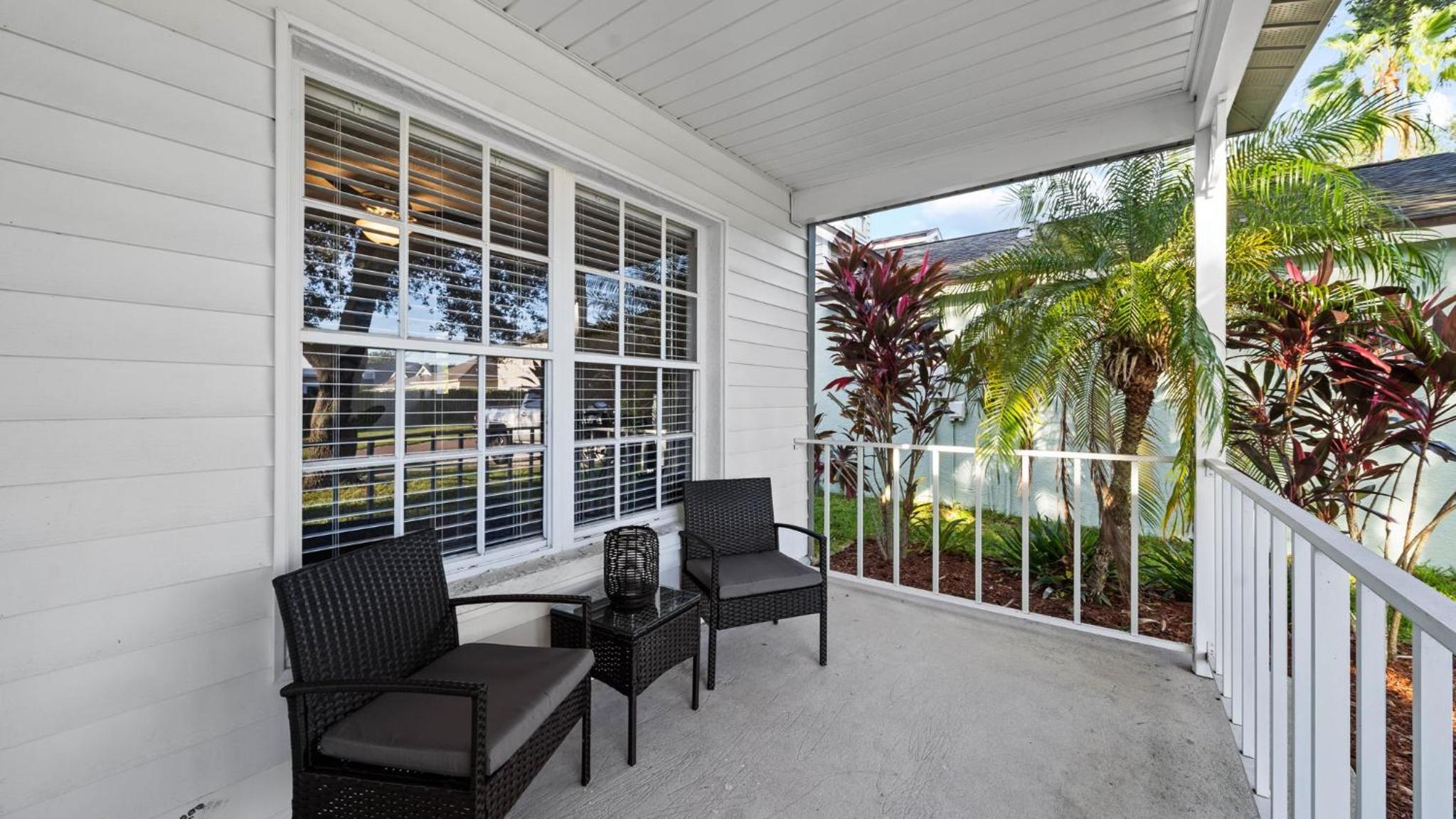 Brandon Central Location 4BR Lake Oasis