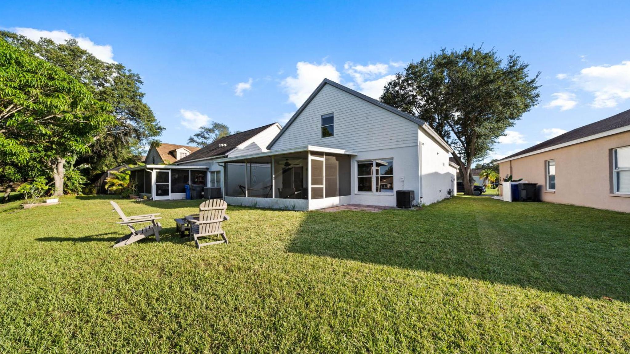Brandon Central Location 4BR Lake Oasis