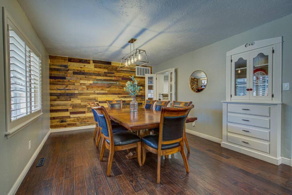 Entire Cozy Getaway with Pool view 4