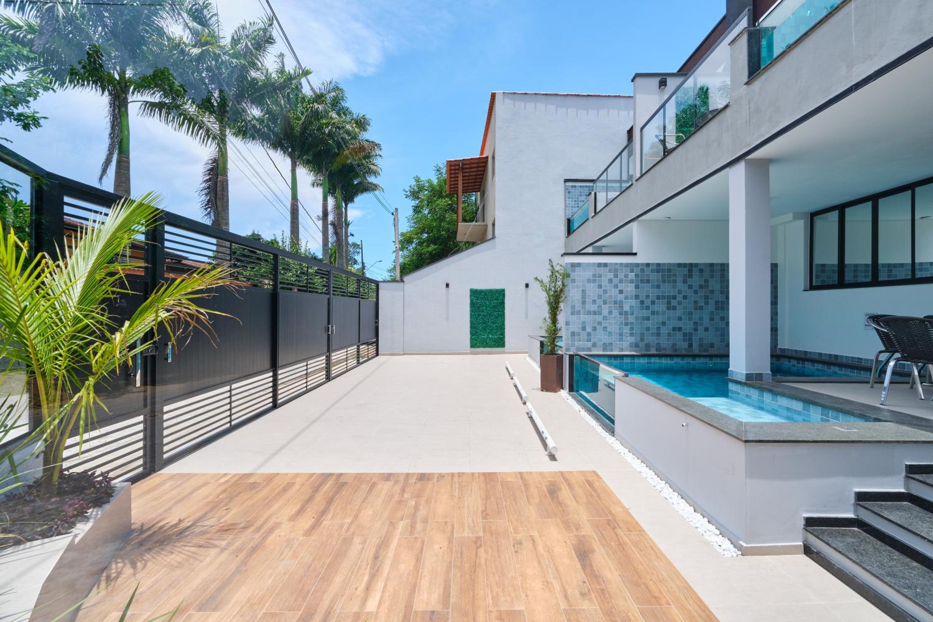 Villa da Serra 2 - Casa com piscinas privativas vidro