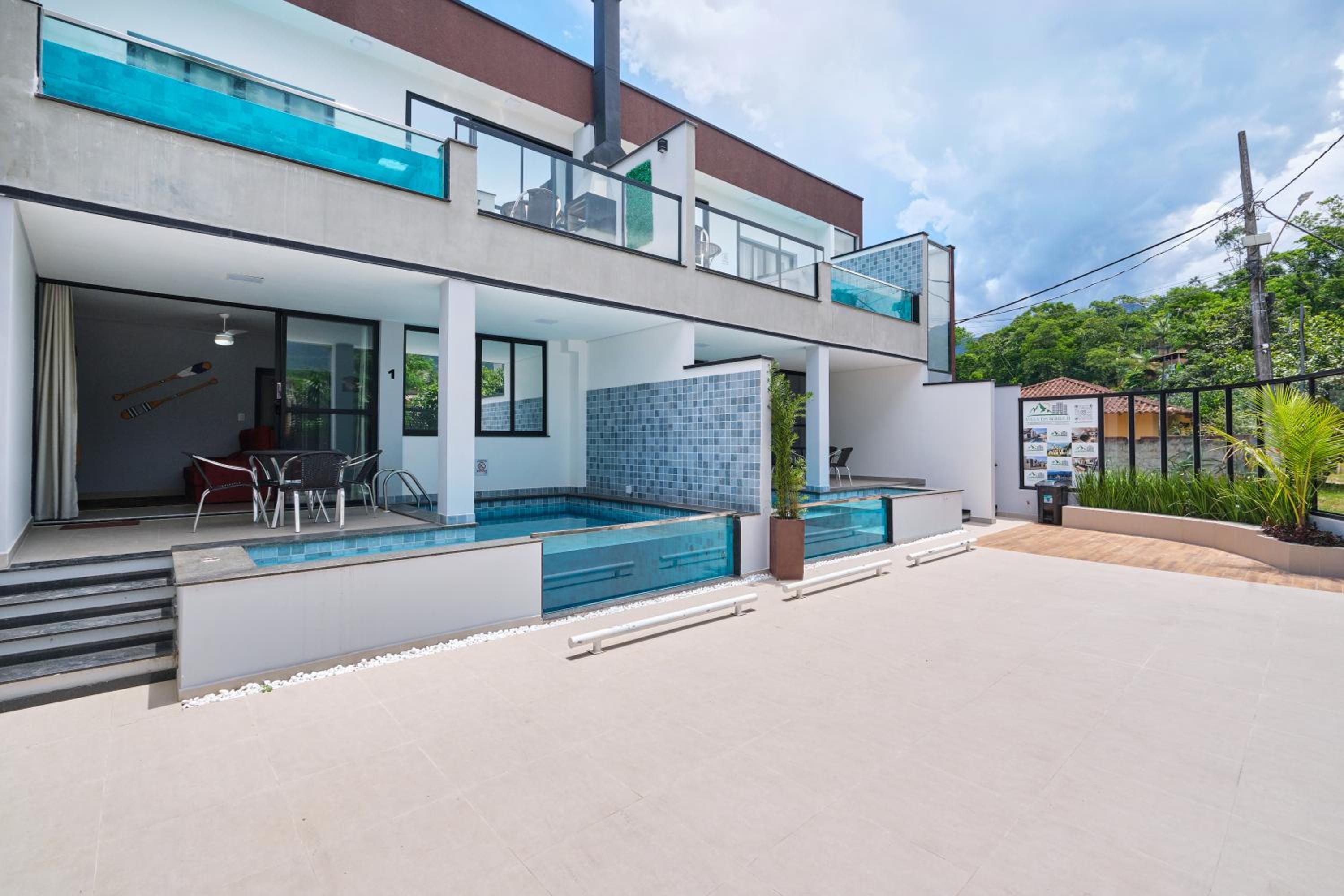 Villa da Serra 2 - Casa com piscinas privativas vidro