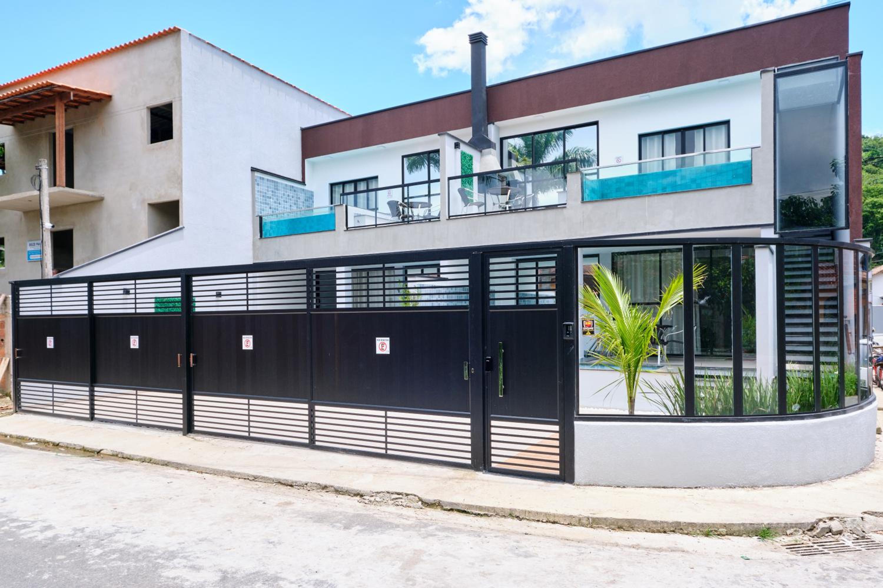 Villa da Serra 2 - Casa com piscinas privativas vidro
