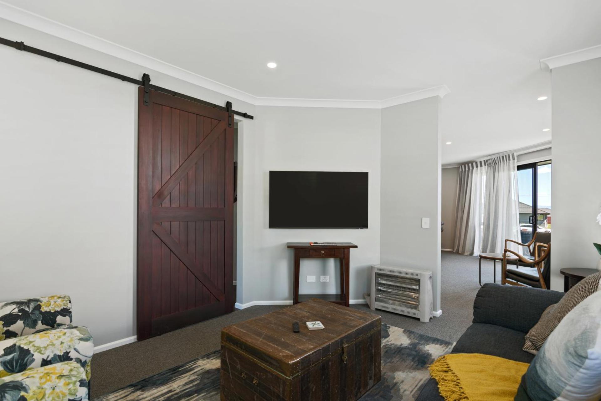 Chic And Cosy - Nelson Holiday Home view 5