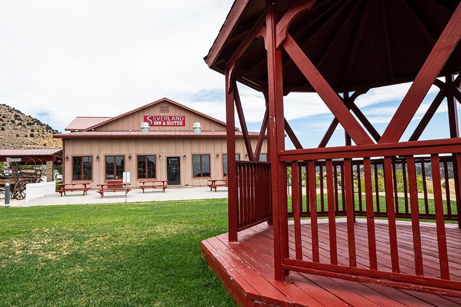 Silverland Inn - Property Image 11