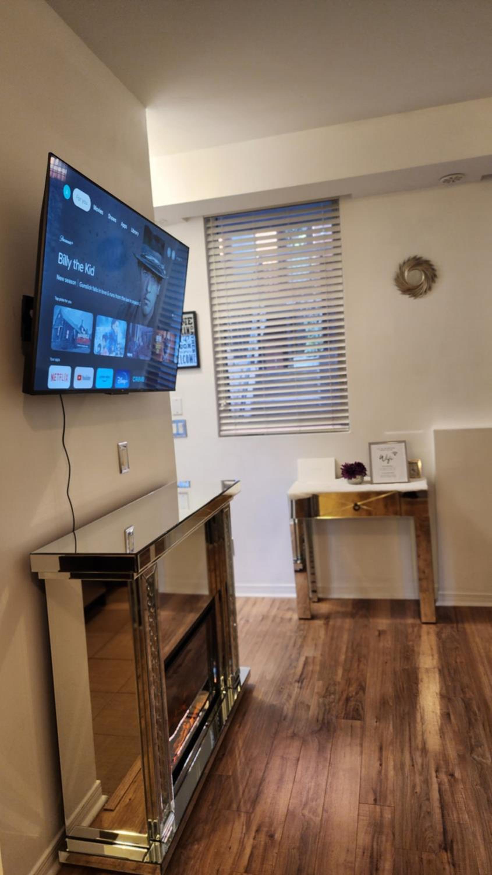 Beautiful Townhouse Near Yorkdale Mall, Wilson Subway