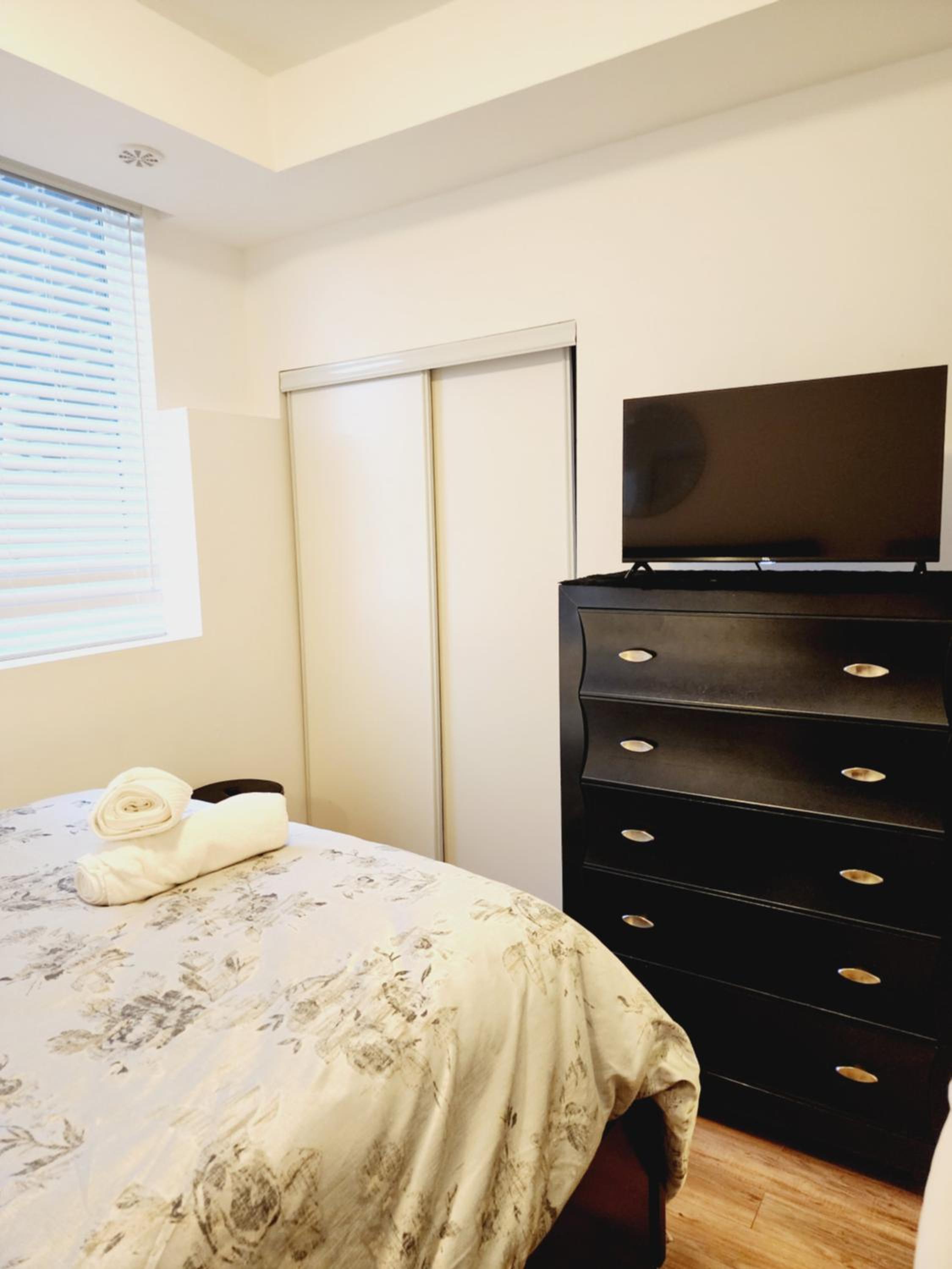 Beautiful Townhouse Near Yorkdale Mall, Wilson Subway