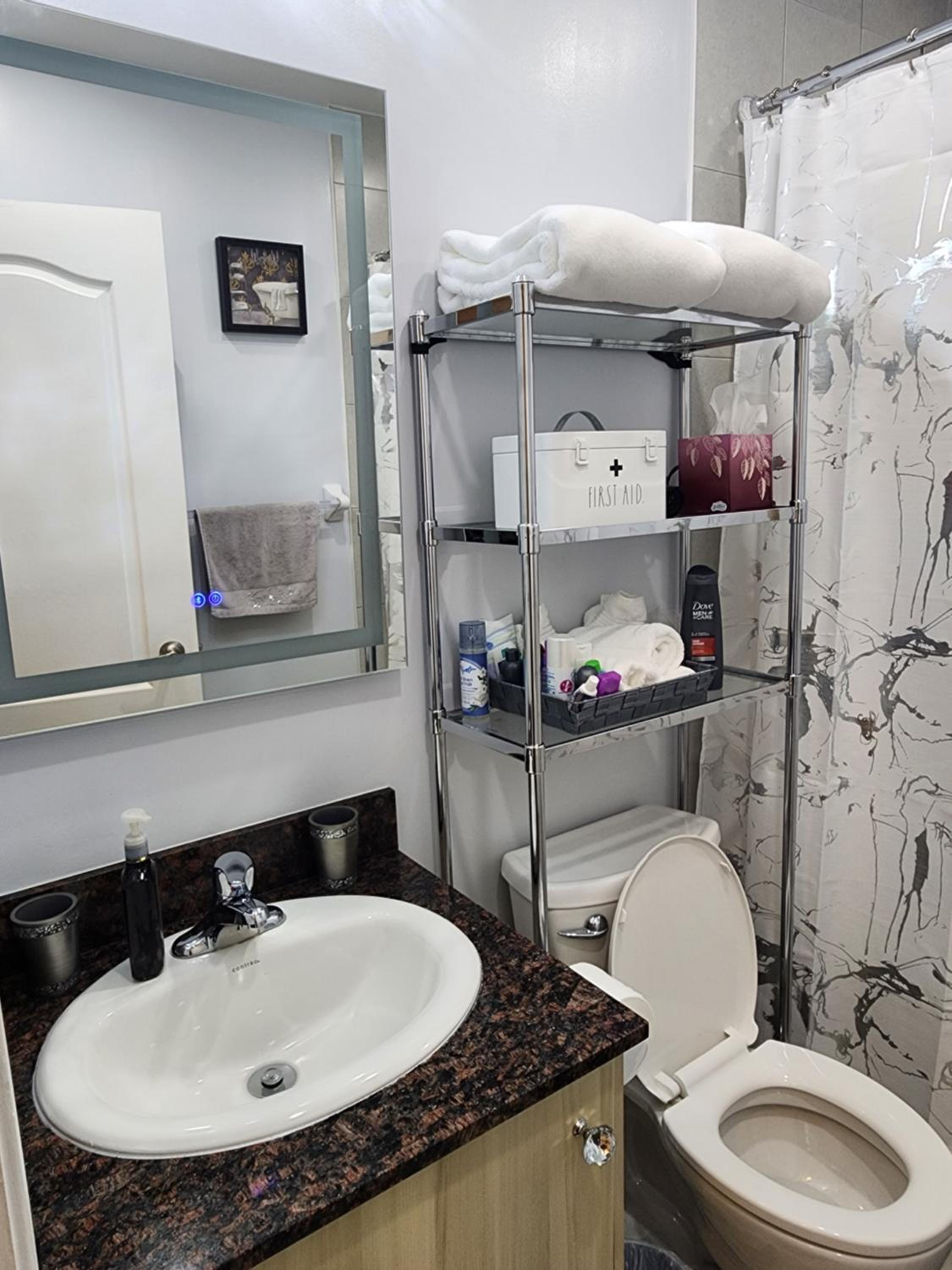 Beautiful Townhouse Near Yorkdale Mall, Wilson Subway