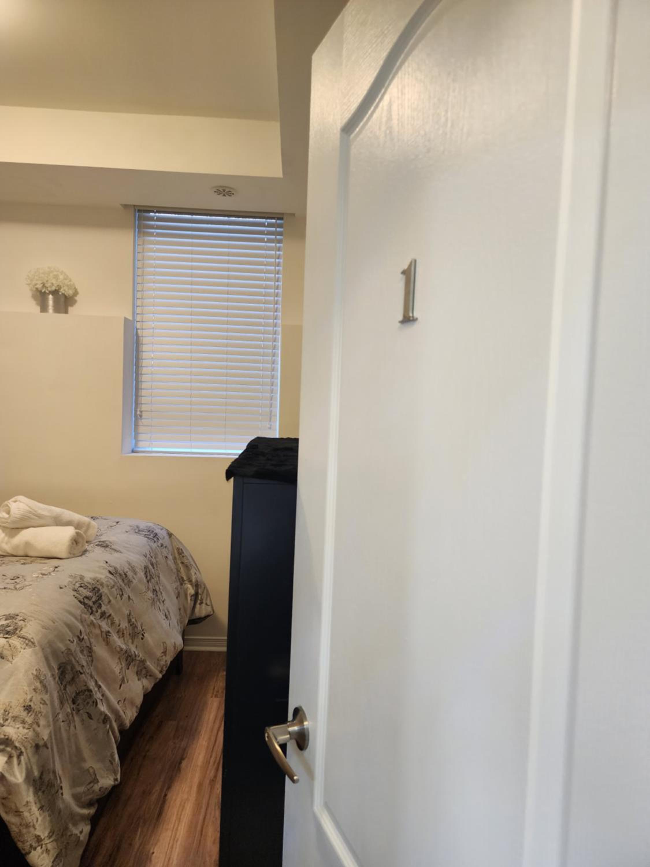 Beautiful Townhouse Near Yorkdale Mall, Wilson Subway
