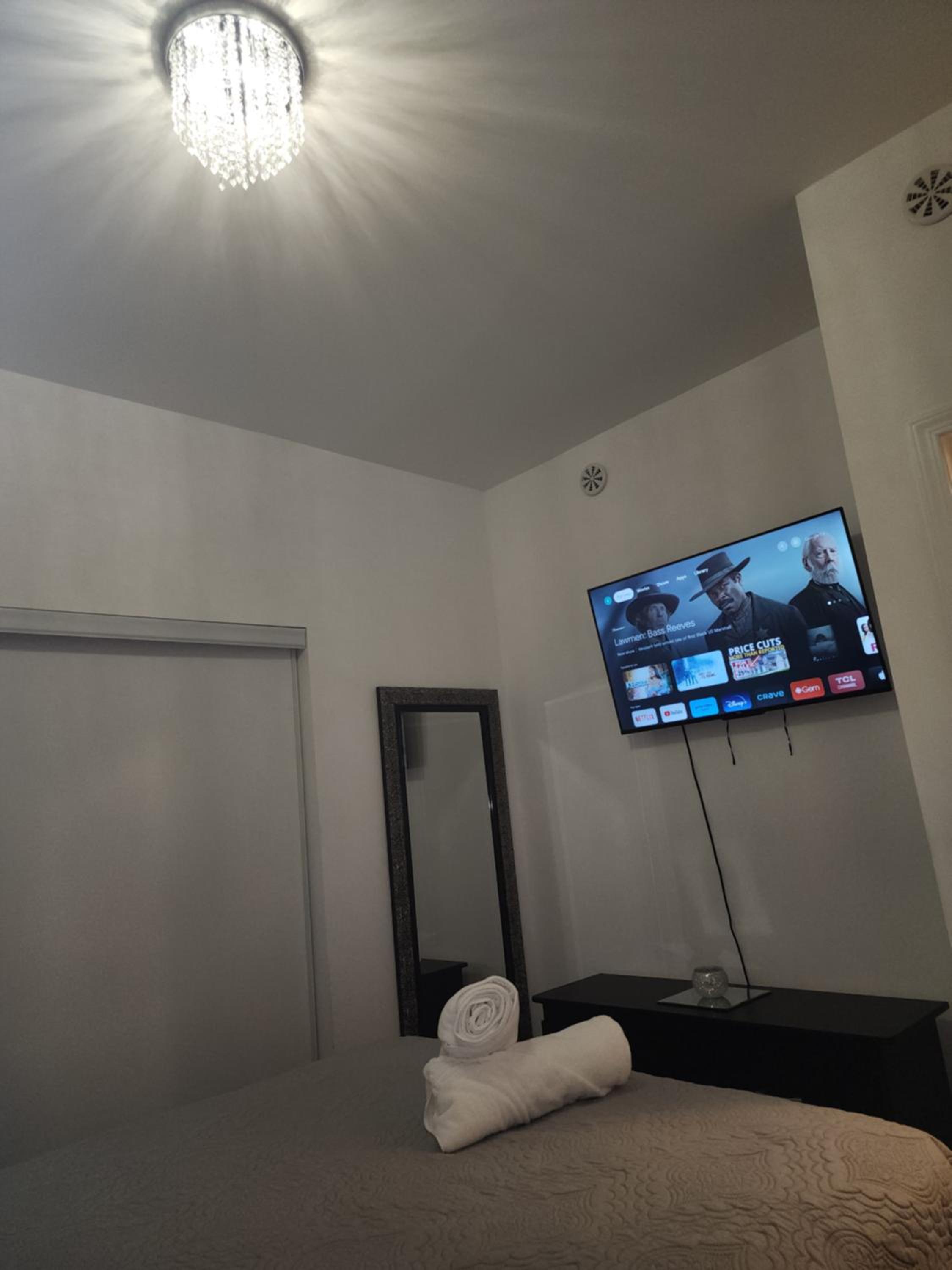 Beautiful Townhouse Near Yorkdale Mall, Wilson Subway