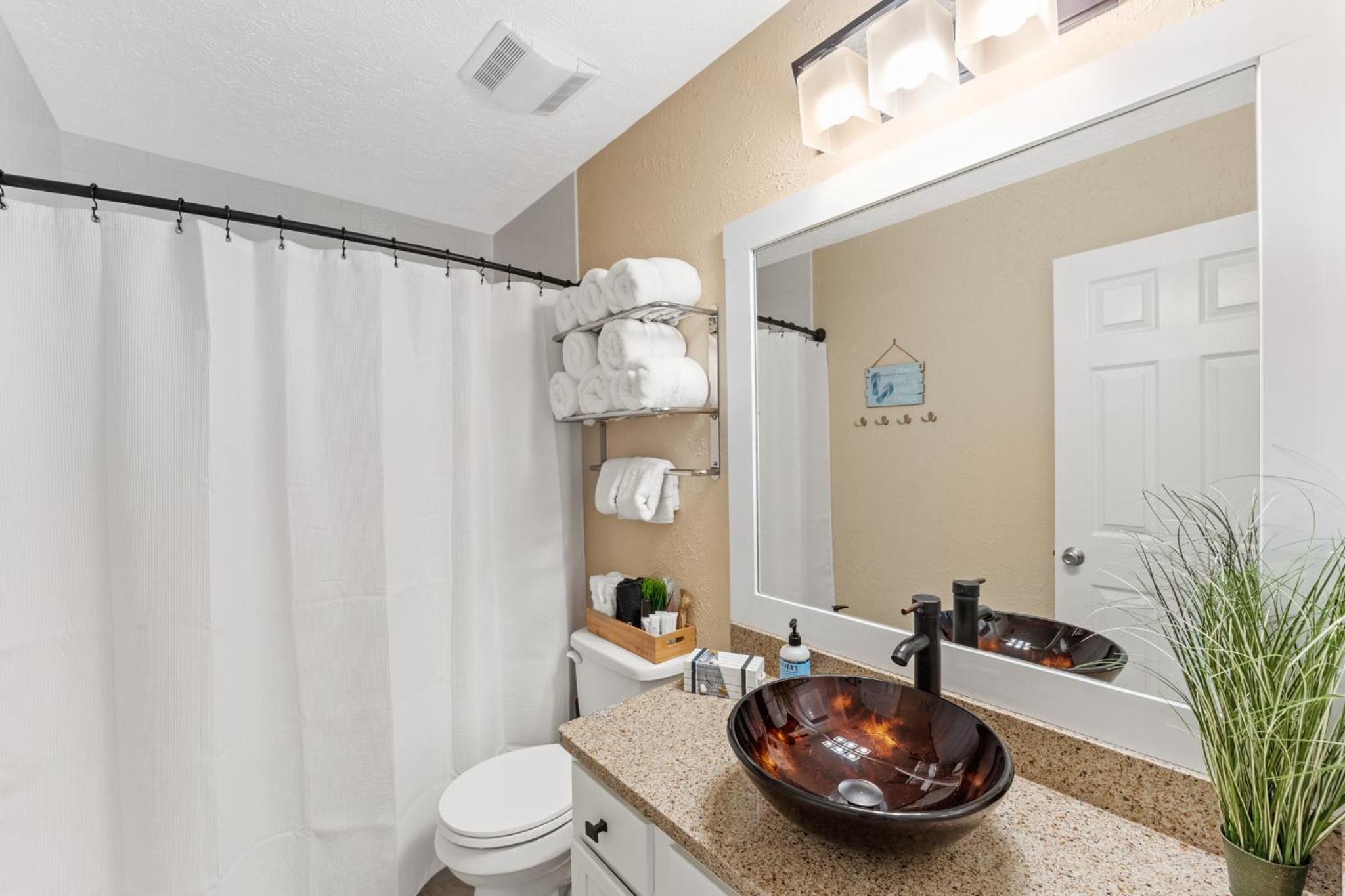 Beach bliss awaits! - Beach, Pools, Tiki-Deck, Arcade, Putting green, Family Fun! view 5