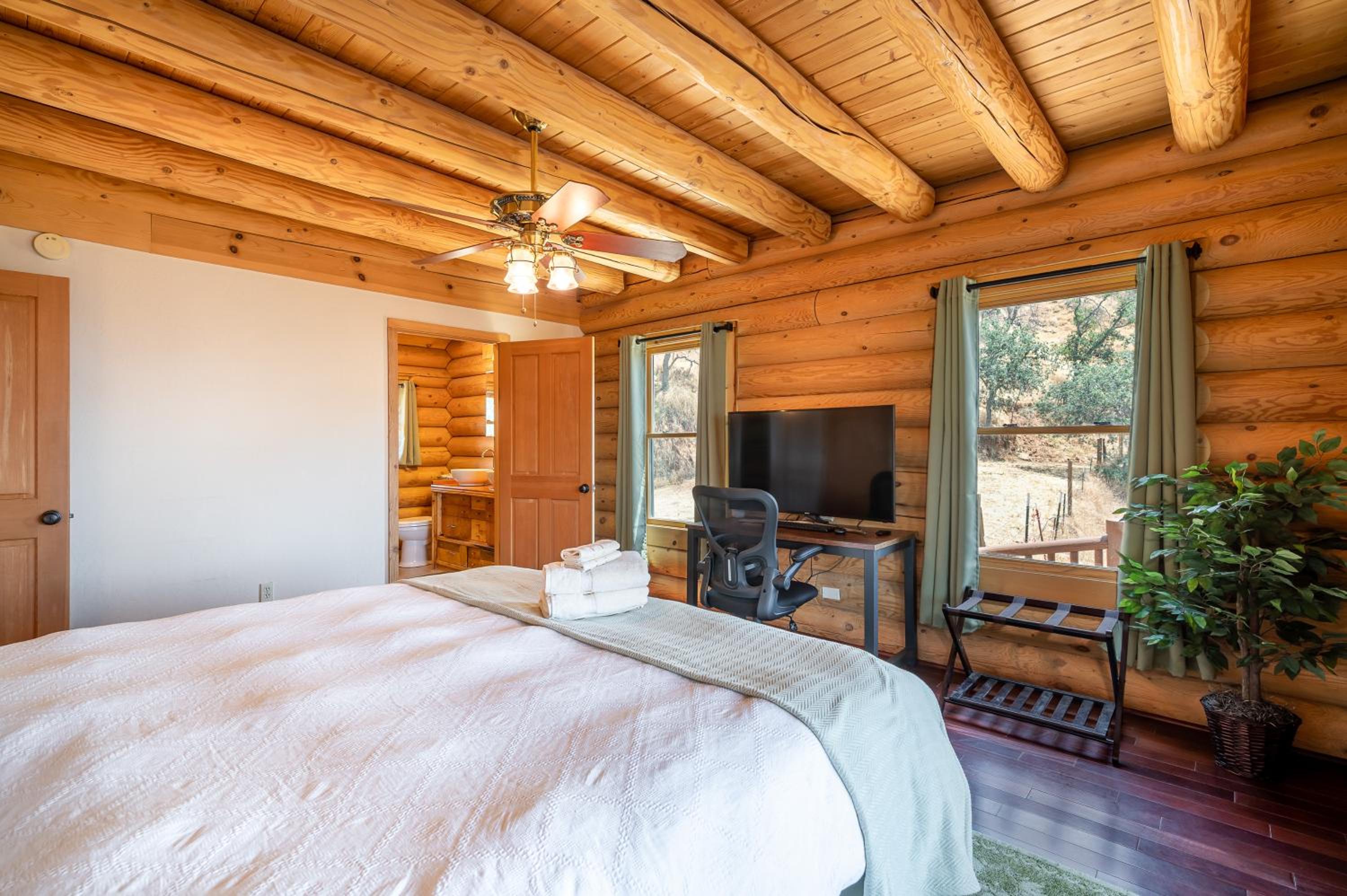 4 Kings Log Cabin 150 Acres Spectacular Views view 5
