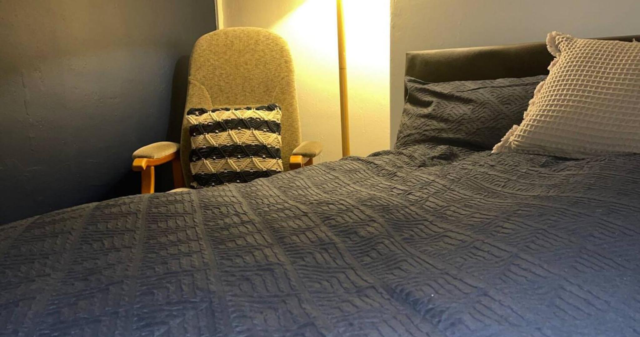 Contractors Grove 2 Bed House Town Centre Location view 4