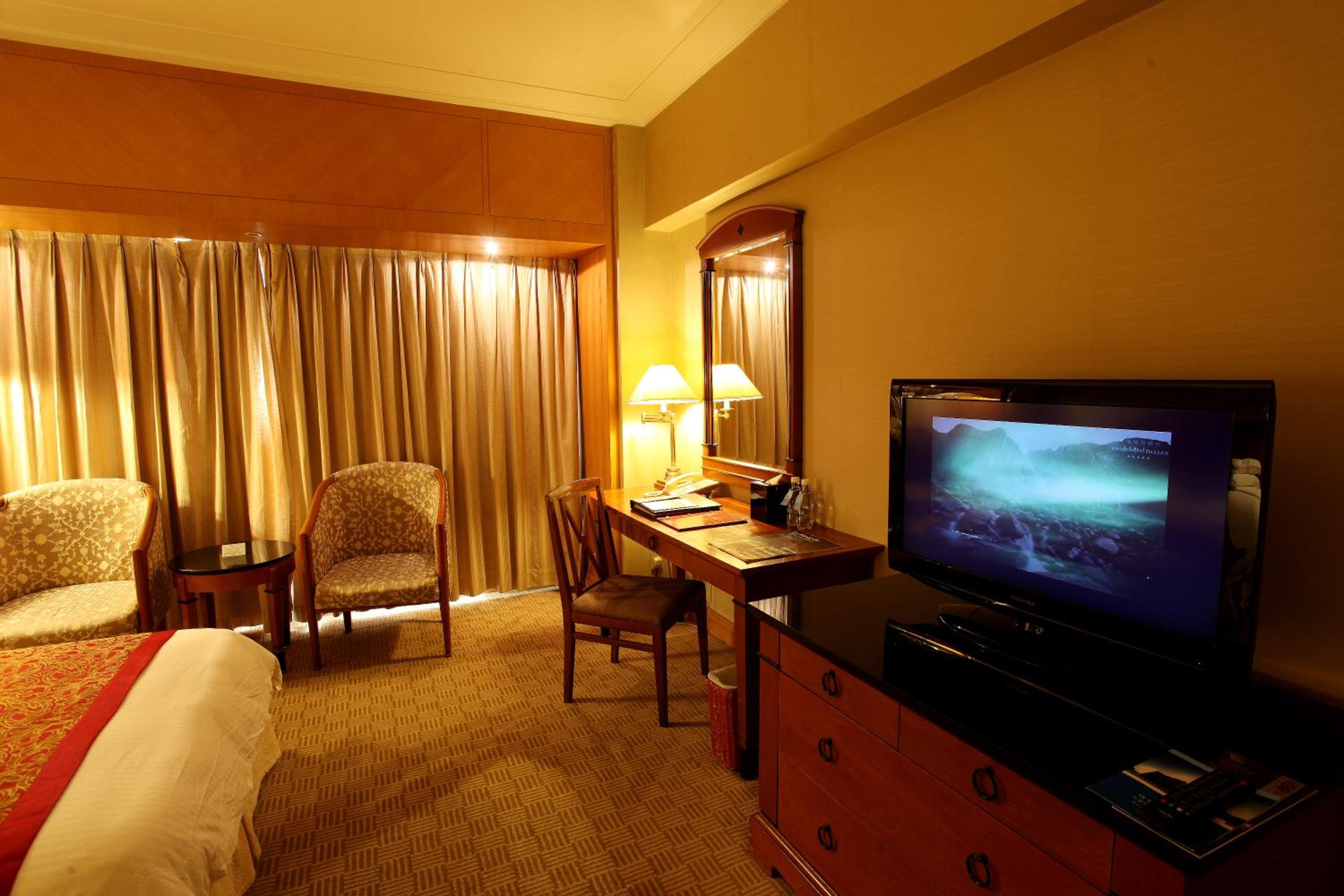 Ruishi Hotel Dalian - Image 3