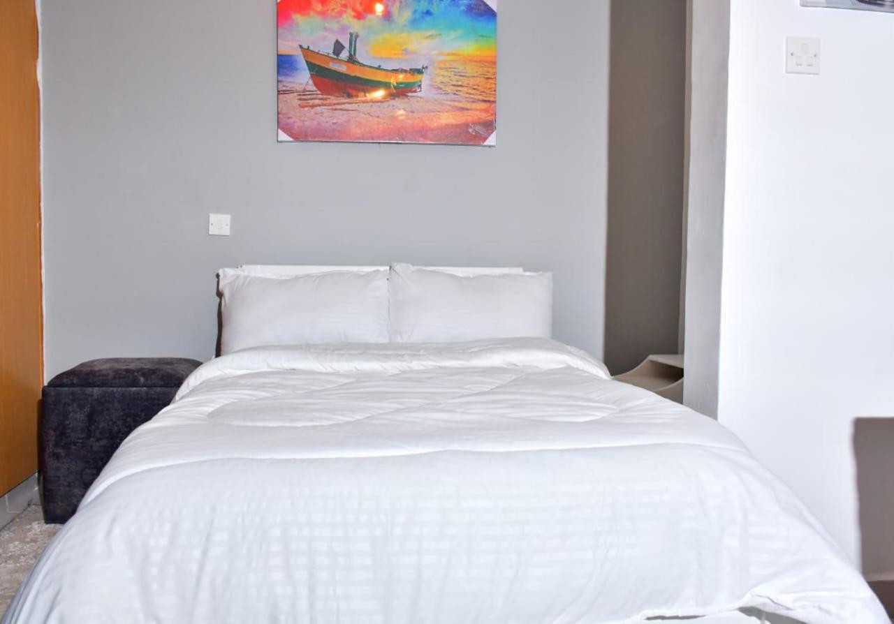 Grey studio with free parking and wifi view 4