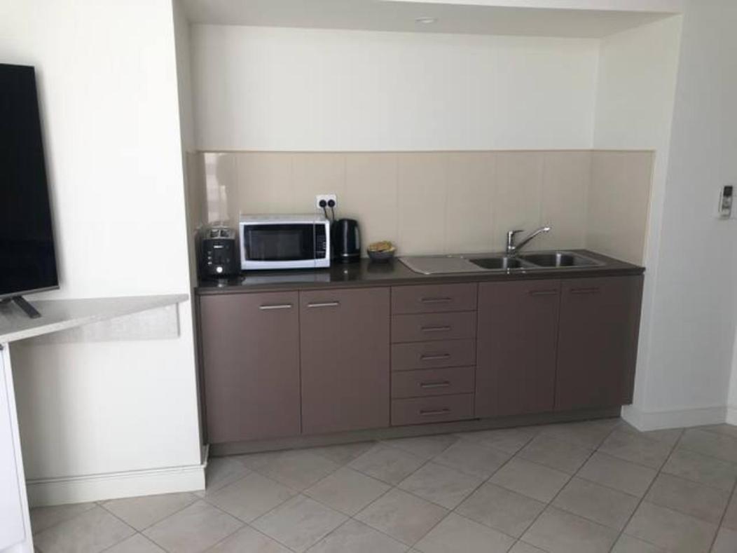 BASE Holidays - Ettalong Beach Premium Apartments