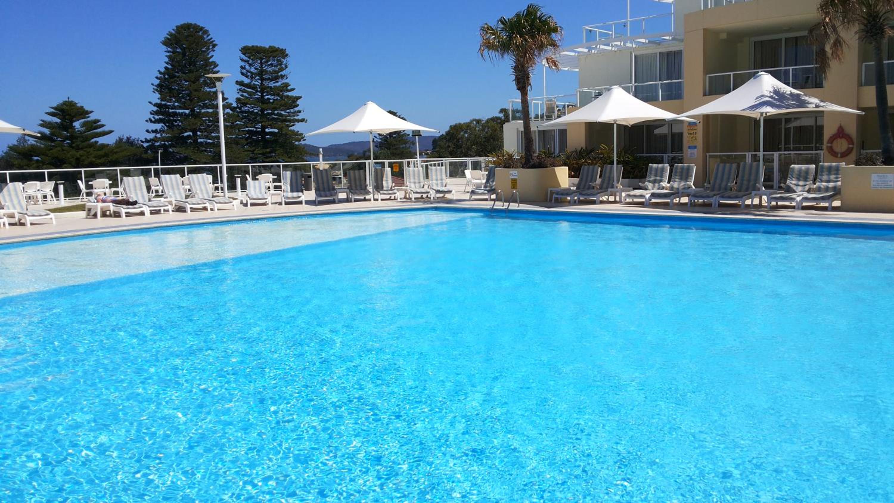 BASE Holidays - Ettalong Beach Premium Apartments