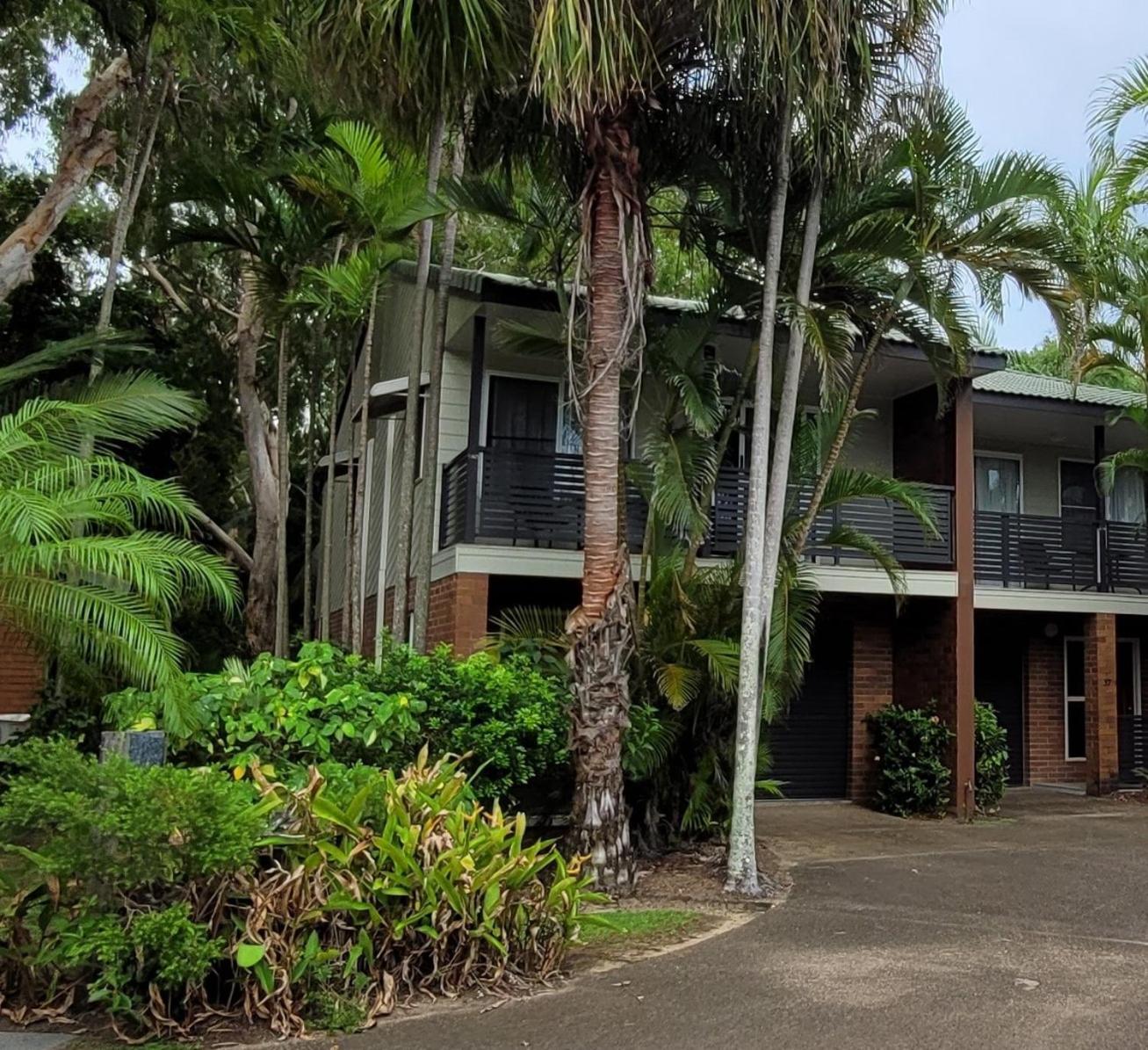 ABSOLUTE BEACH FRONT MACKAY - Blue Pacific