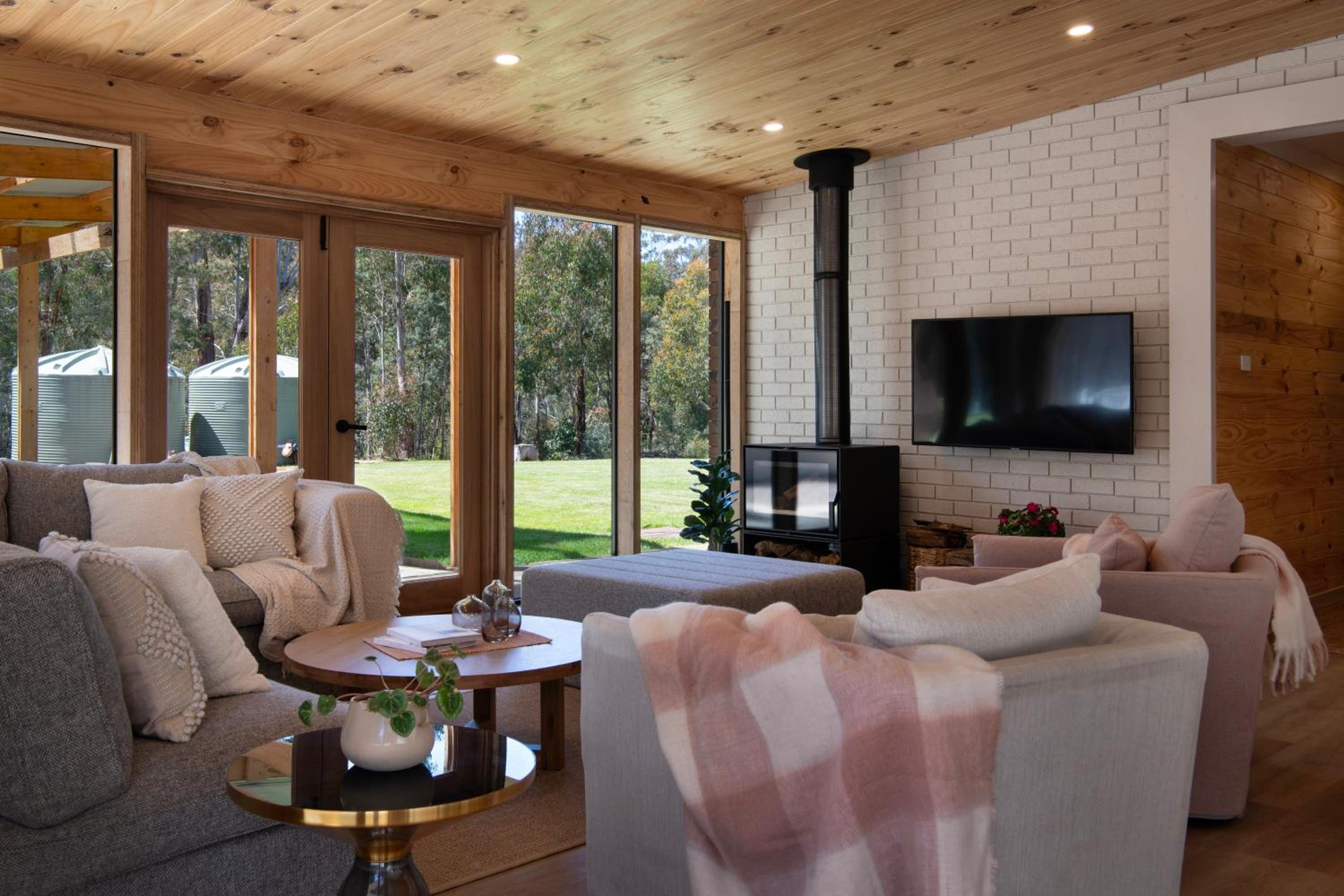 Kangaroo Estate Farmstead 8 bedroom Daylesford 17 Pax Weddings