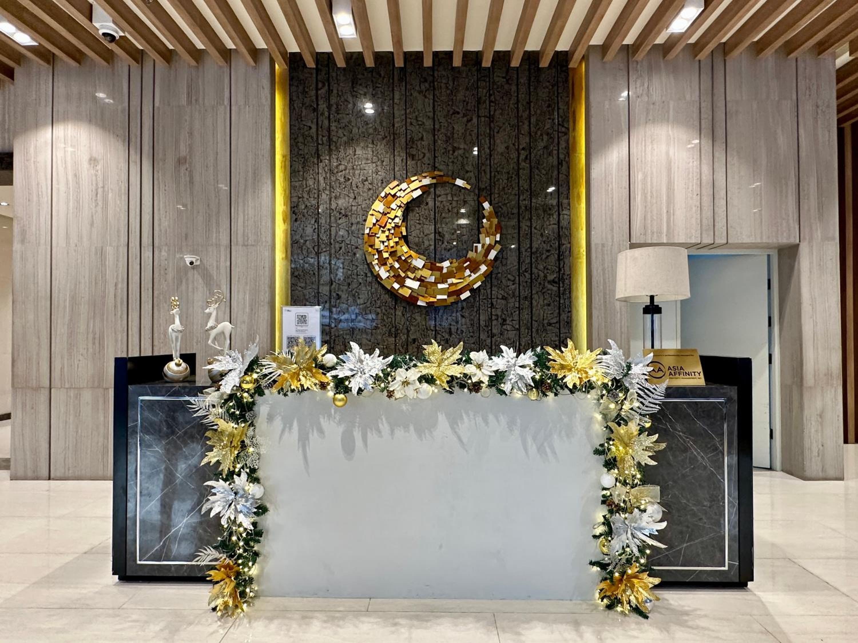 1BR BGC Uptown Modern Condo Netflix 200Mb Wifi view 3