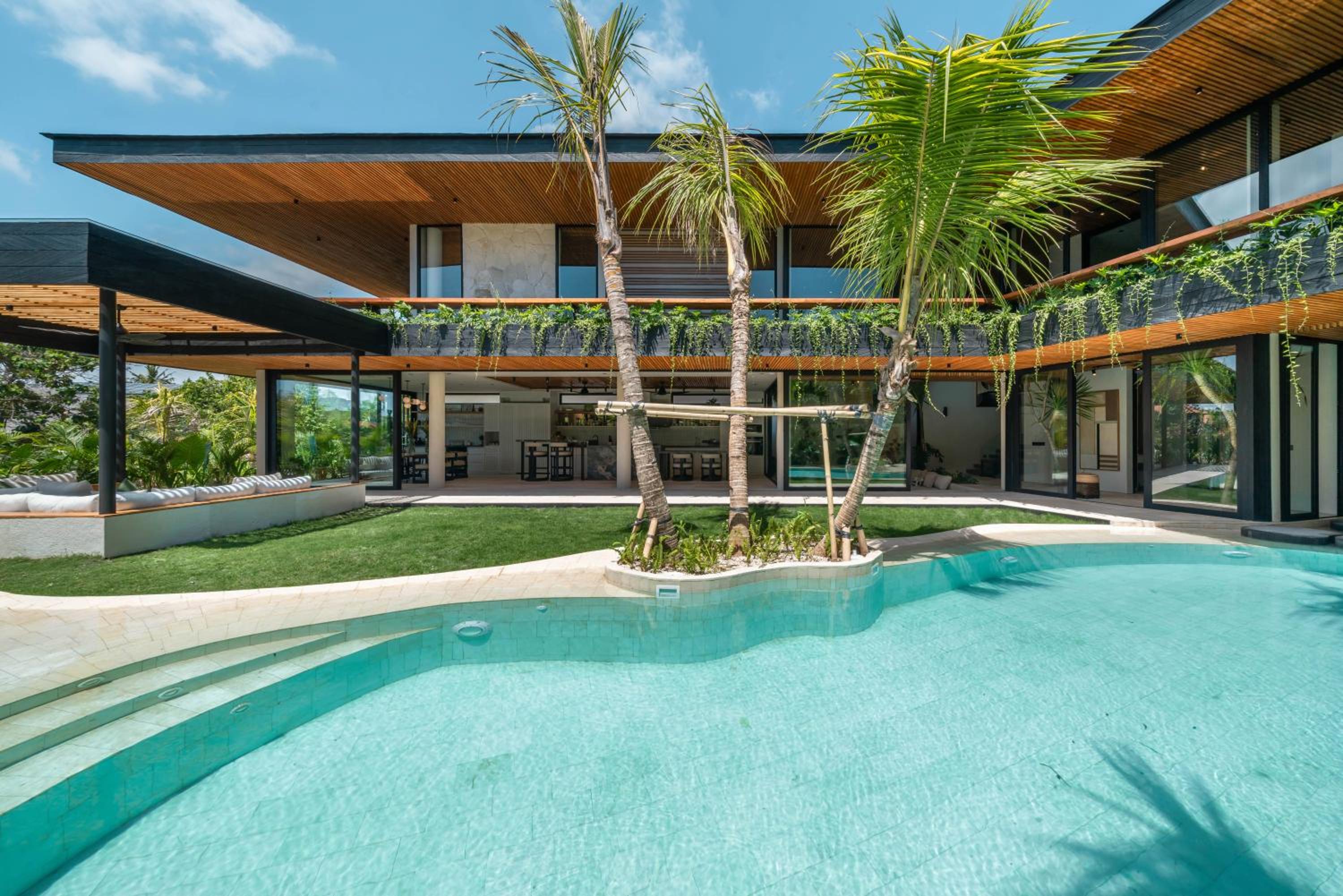 Villa Coco Bay - Iconic 8BR Tropical Villa Next to the Beach view 2
