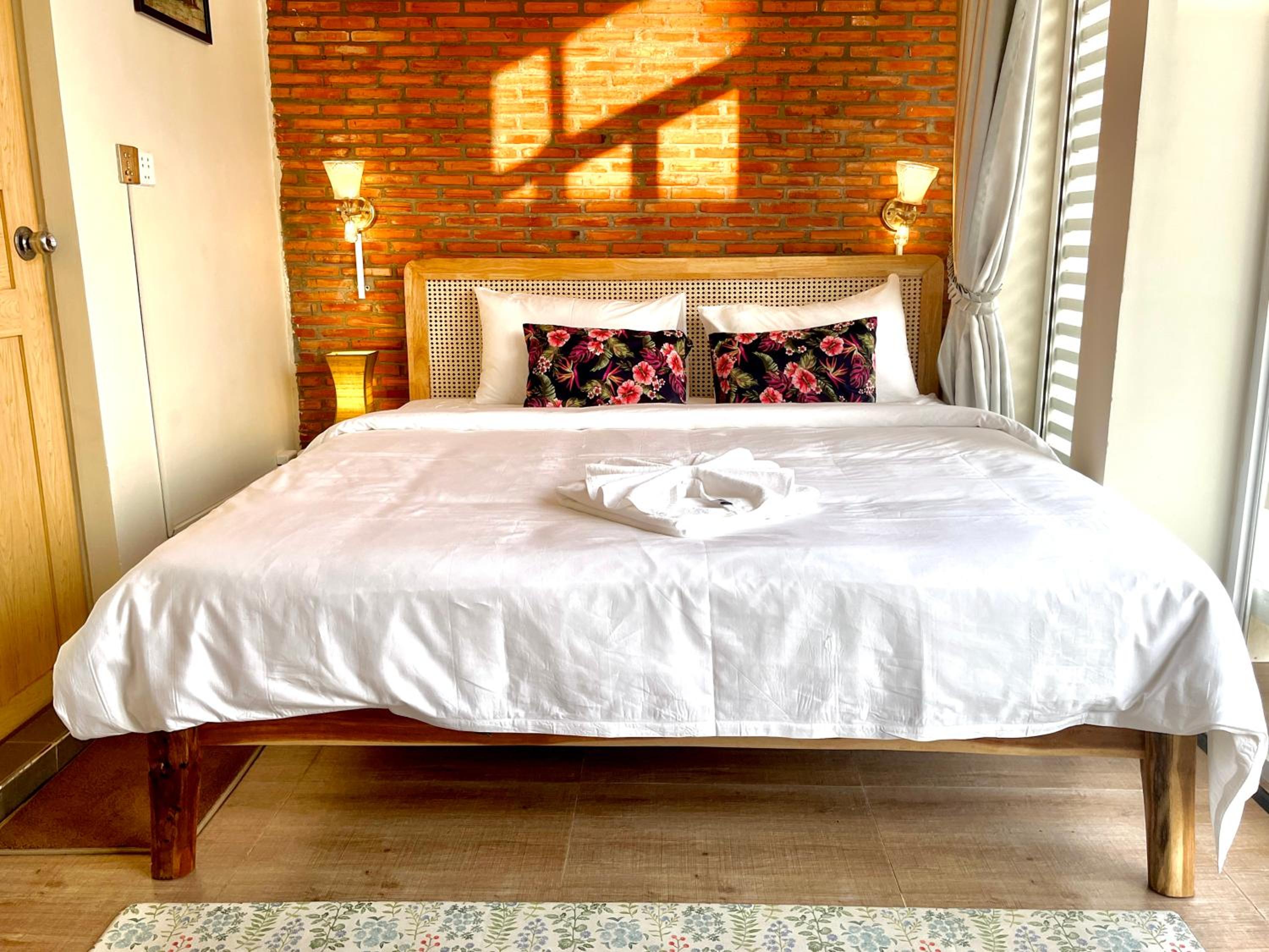Mettā Guesthouse Kampot view 4