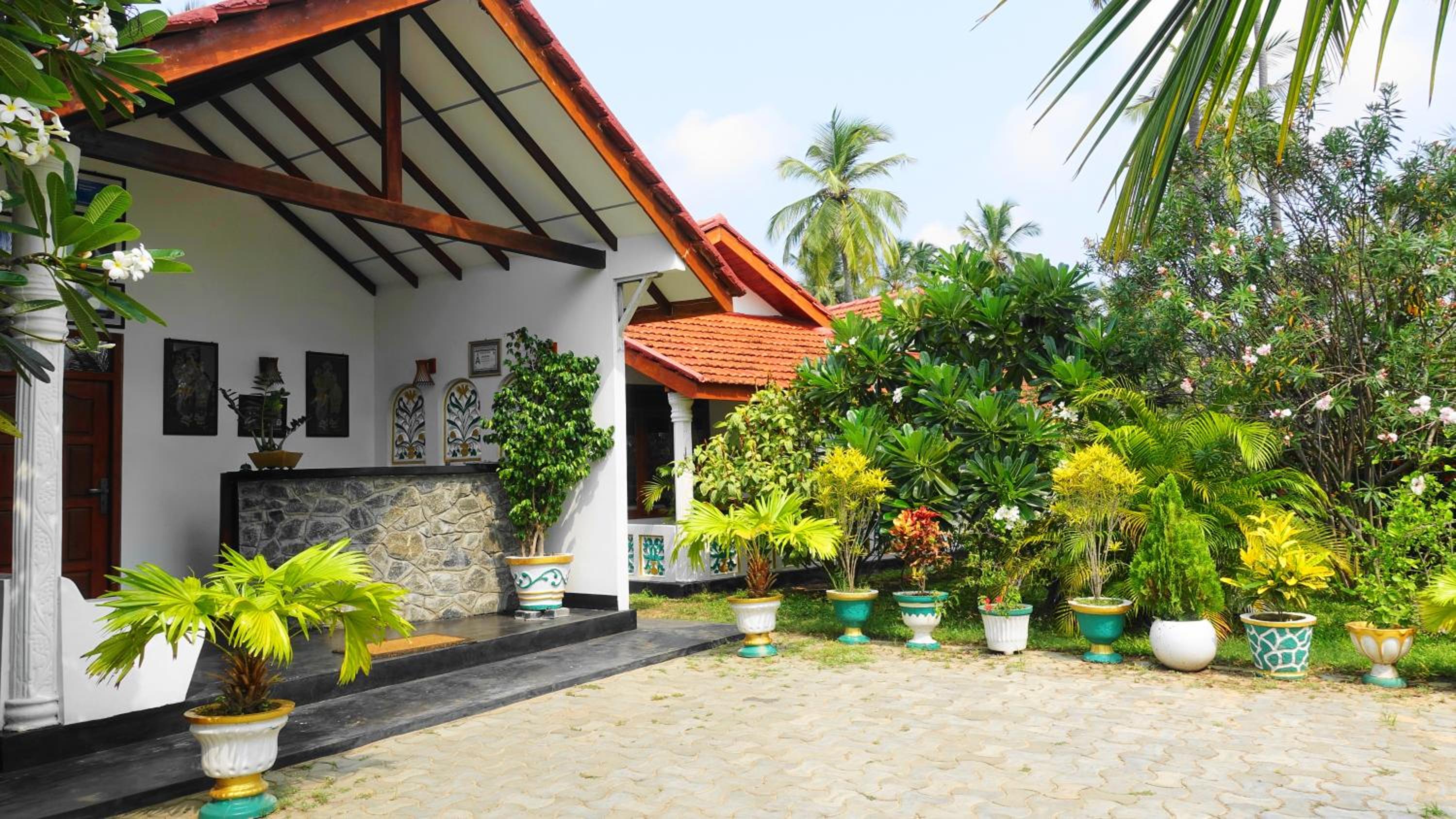 Hotel Regina Beach Bungalow - Image 1