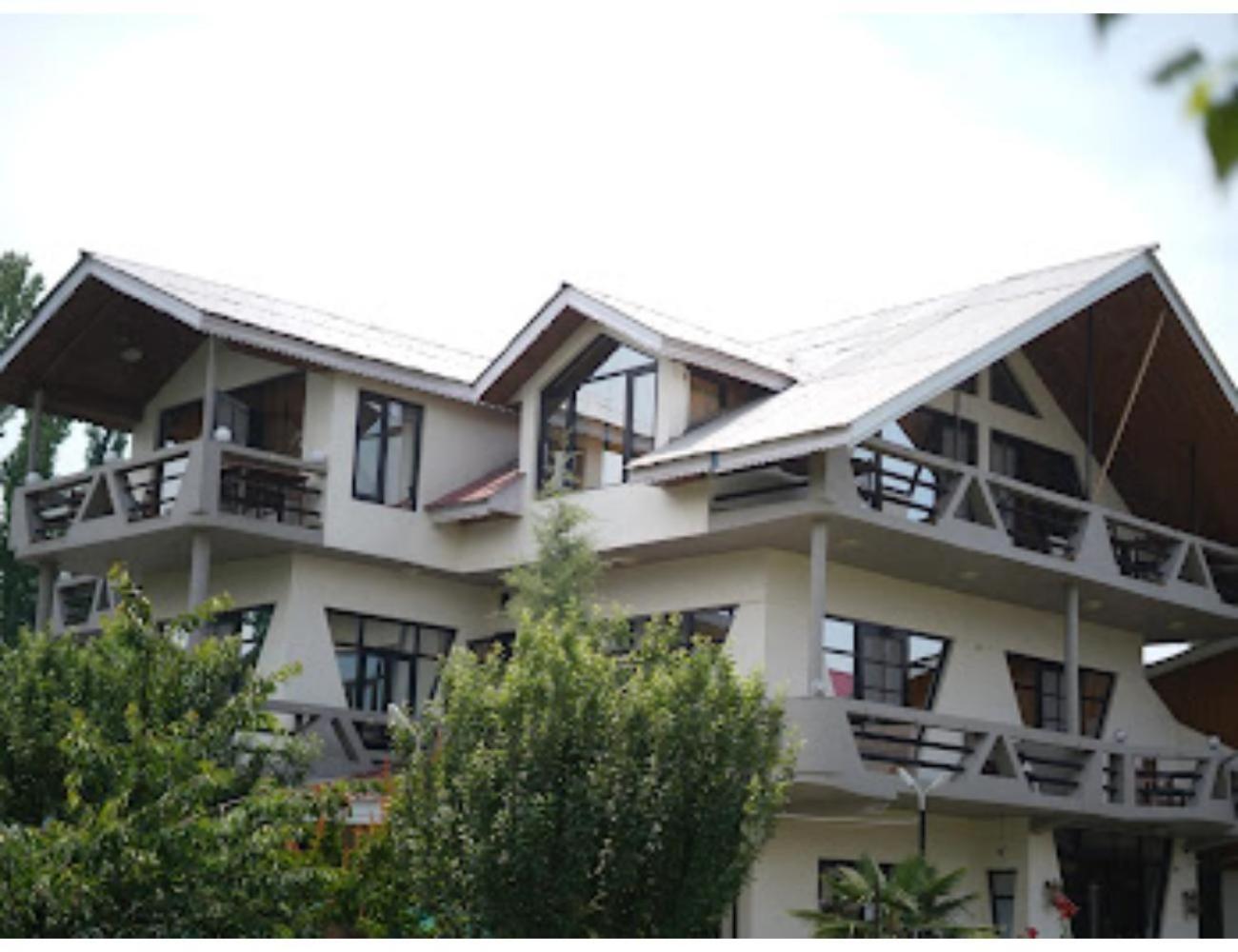 Paradise kabins, srinager J&K view 3
