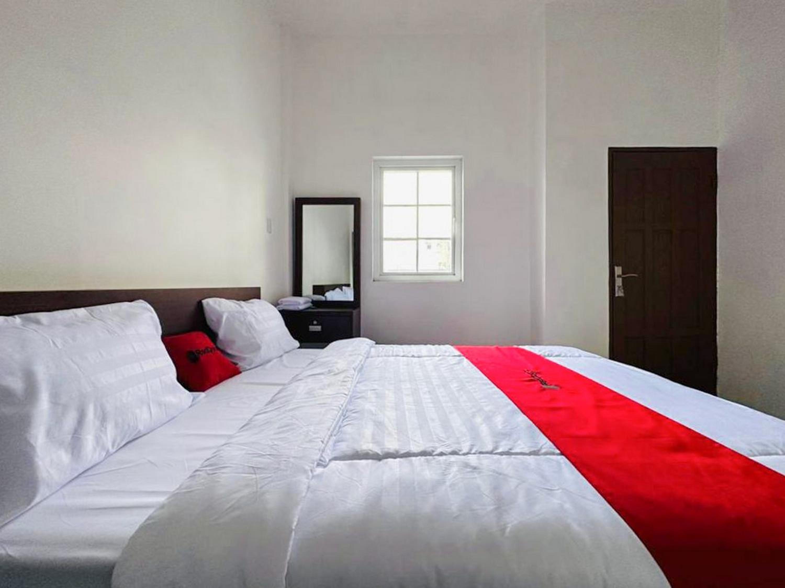 RedDoorz near Stasiun Pematangsiantar view 2